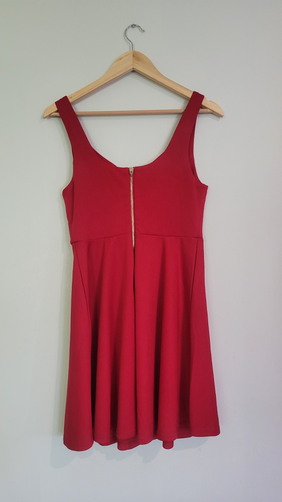 Women’s Red Solid Scoop Neck Sleeveless A-Line Short Dress Zip Back M