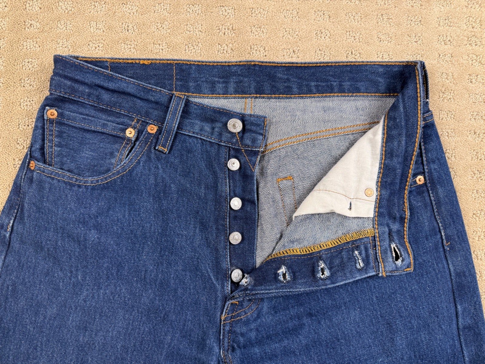 Men’s Levi’s 501 Jeans Button Fly Medium Wash Blue Denim Modern LVC 33×27 #1118