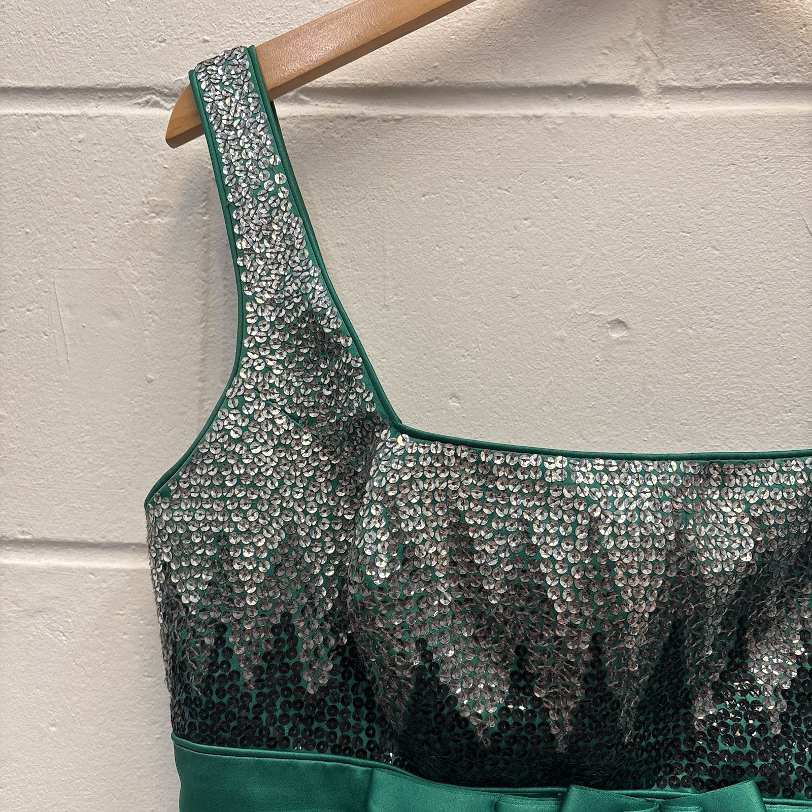 Debut Emerald Green Sequin Bodice Cocktail Party Dress Size 12 Occasion Prom
