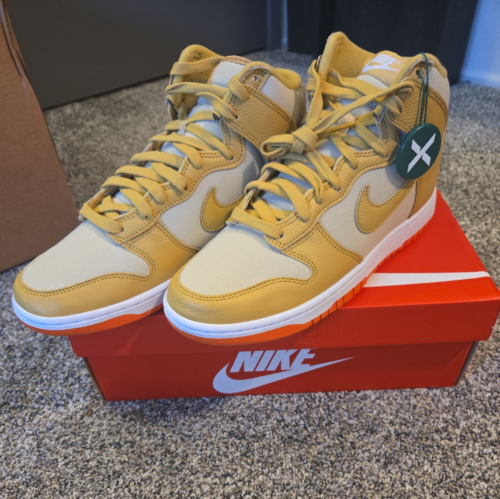 [DV7215-700] Mens Nike Dunk High ‘Wheat Gold Safety Orange’ Sz 9