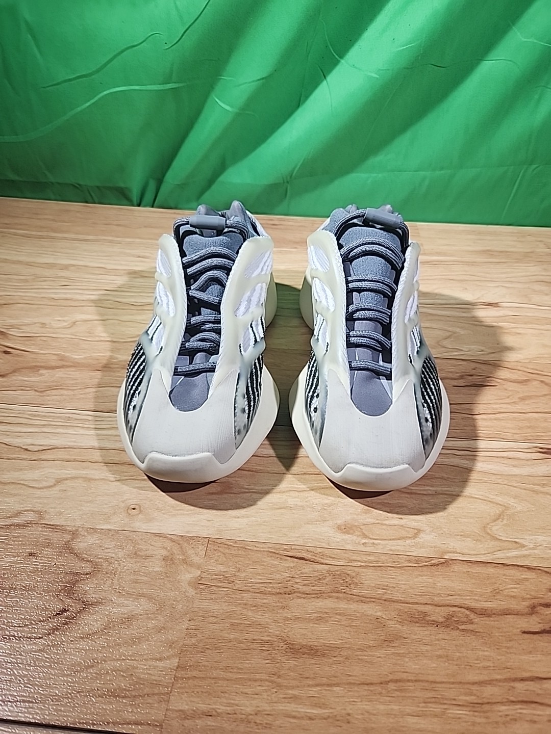 Adidas Yeezy 700 V3 Fade Salt 2022, ID1674, Size 7 Men’s