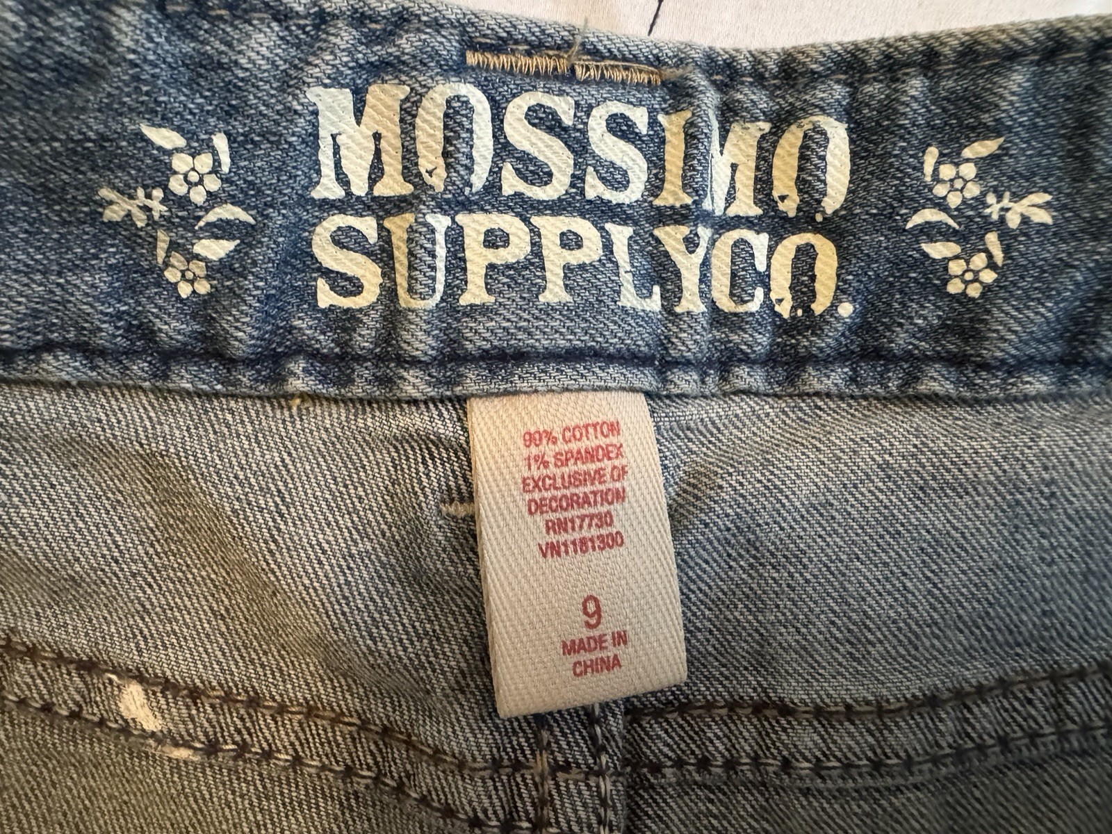 Vintage Mossimo Supply Co. Light Wash Blue Denim Capri Jeans Cuffed 5-Pocket