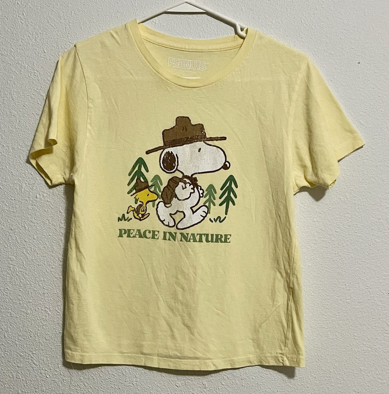 Peanuts Snoopy & Woodstock Peace in Nature Yellow Crew Neck T-Shirt Men’s L