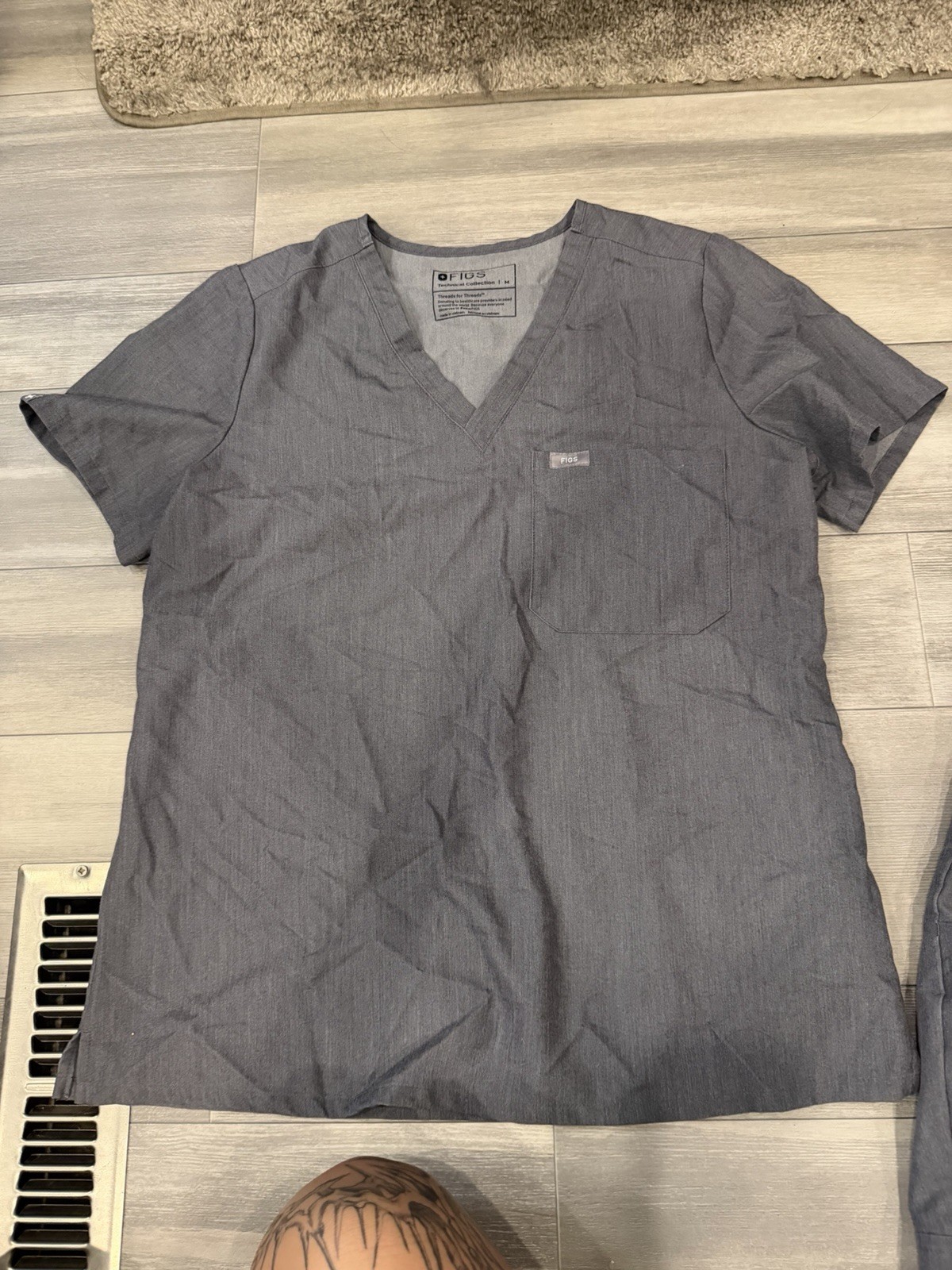 FIGS Technical Collection Gray Scrub Set Top & Jogger Pants, Solid, M
