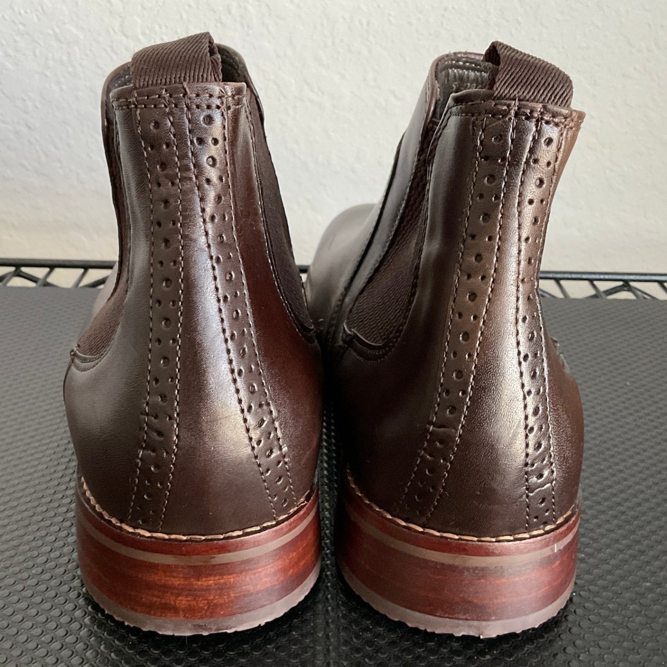 Johnston & Murphy Mens Brown Leather Chelsea Boots 9 M 59-2806 Made in Brazil