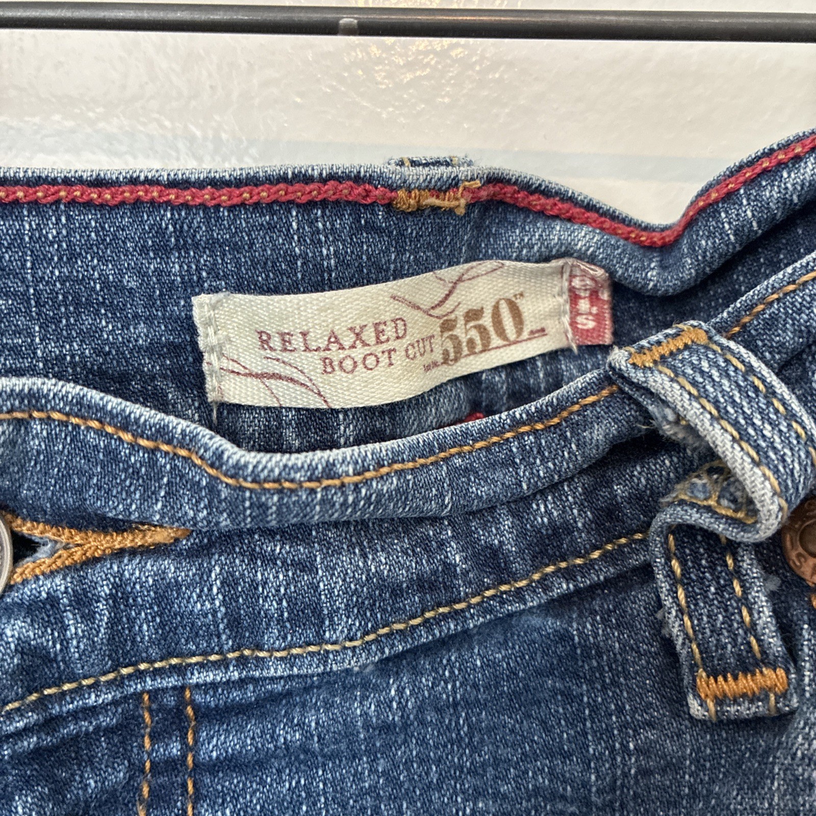 Levi’s Women’s Relaxed Boot Cut 550 10L Jeans. 99% Cotton 1% Spandex.