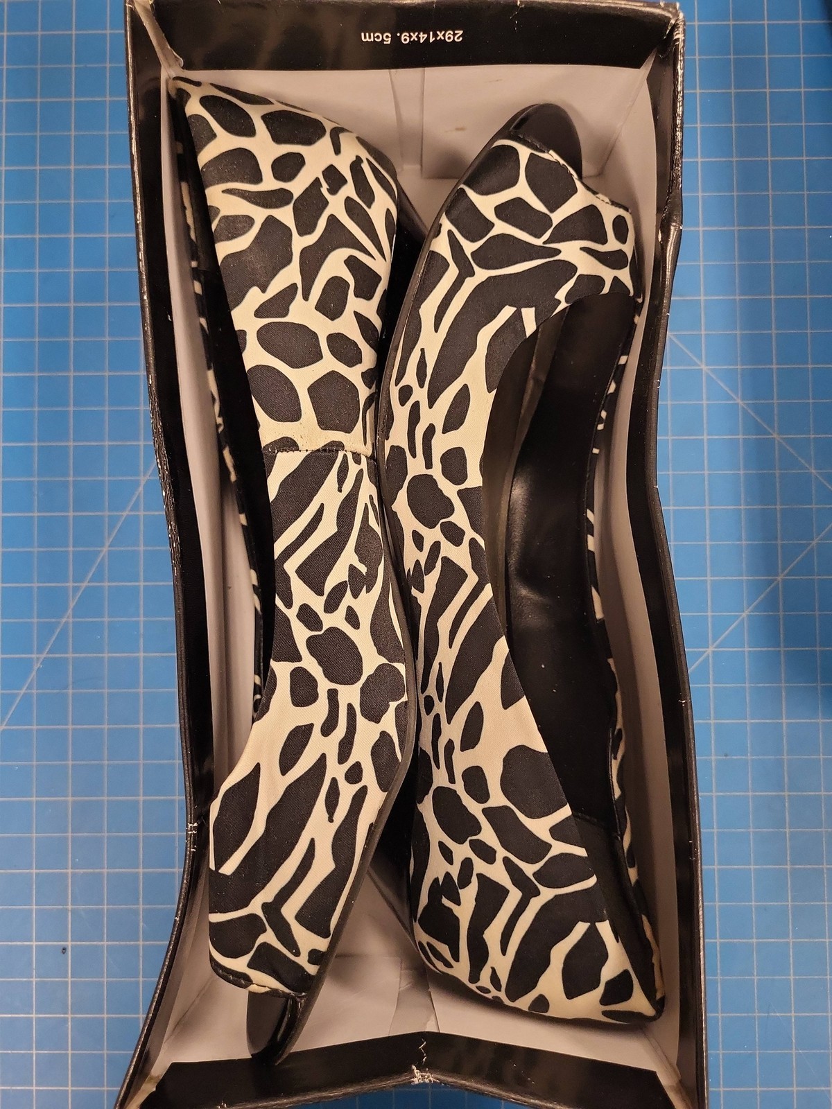 CL by Laundry Home Run Giraffe Peep Toe Low Wedge Heels Women’s Size 10M B&W