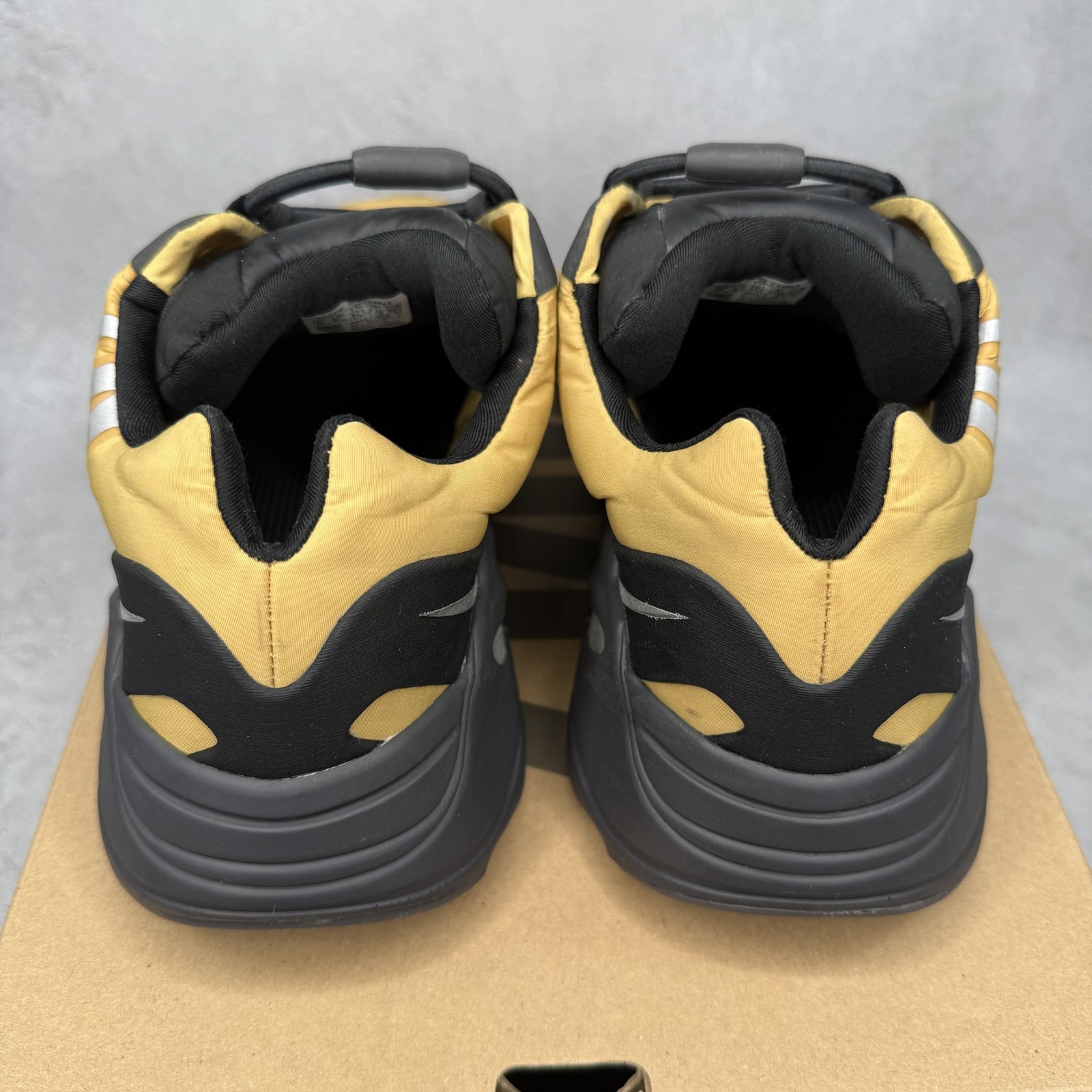 9M/10.5Wadidas Yeezy Boost 700 MNVN Honey Flux *pre-owned* SIZE 9GZ0717Pre-Owned