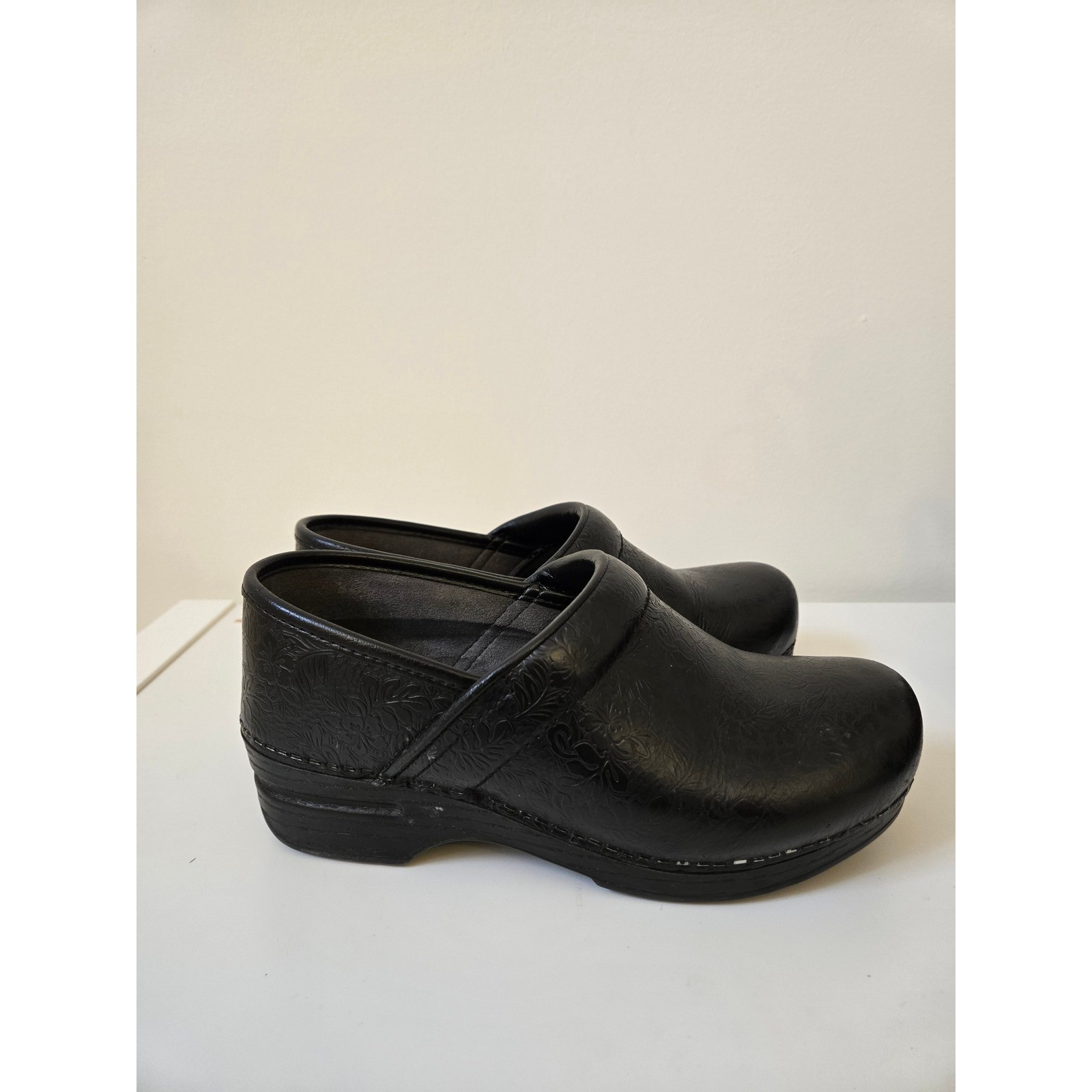 Dansko Professional Clogs Women’s 36 Black Floral Embossed Nursing Comfort Shoes