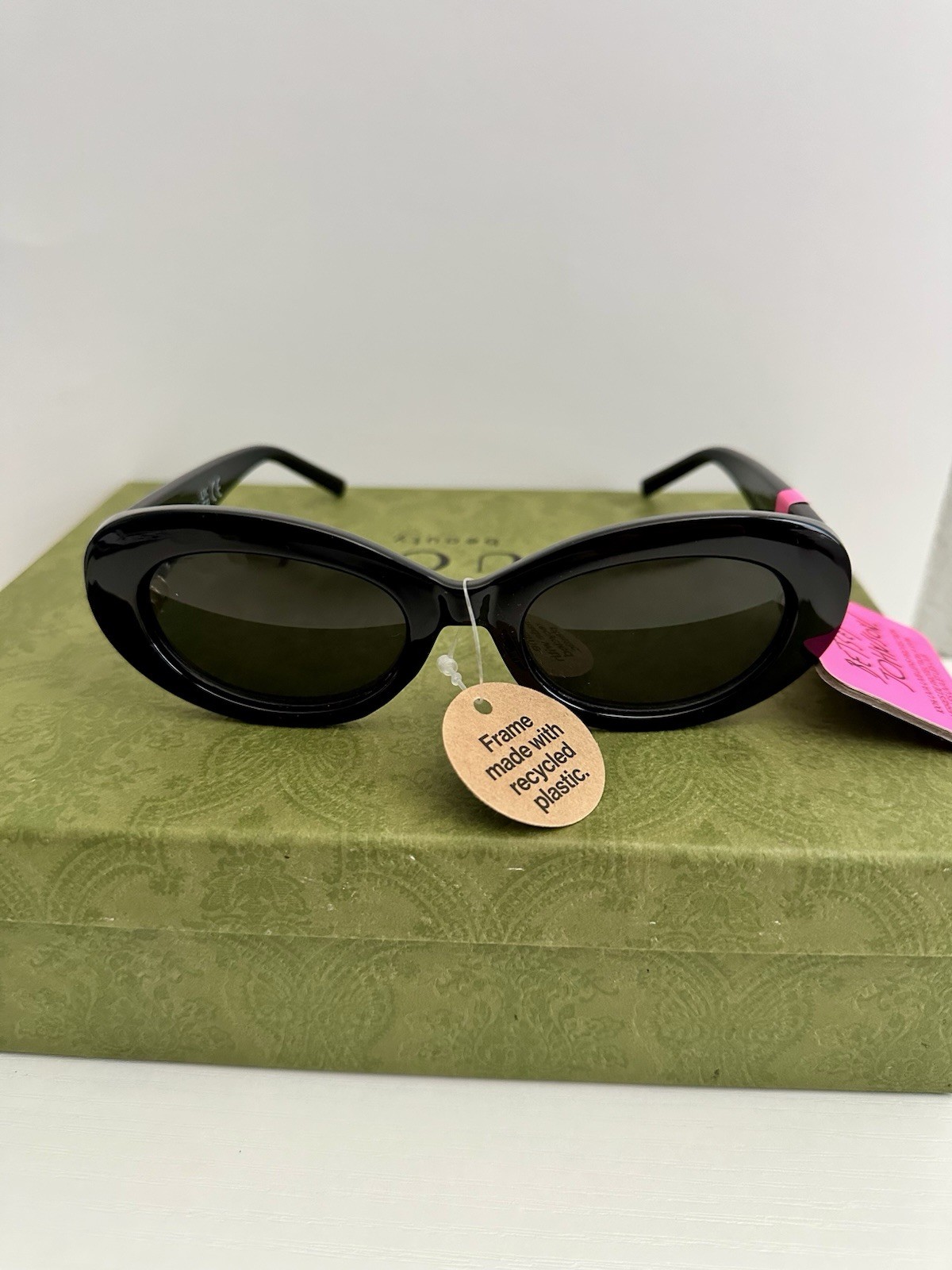 Betsey Johnson Black Oval Sunglasses Gold Detail Retro Y2K UV400