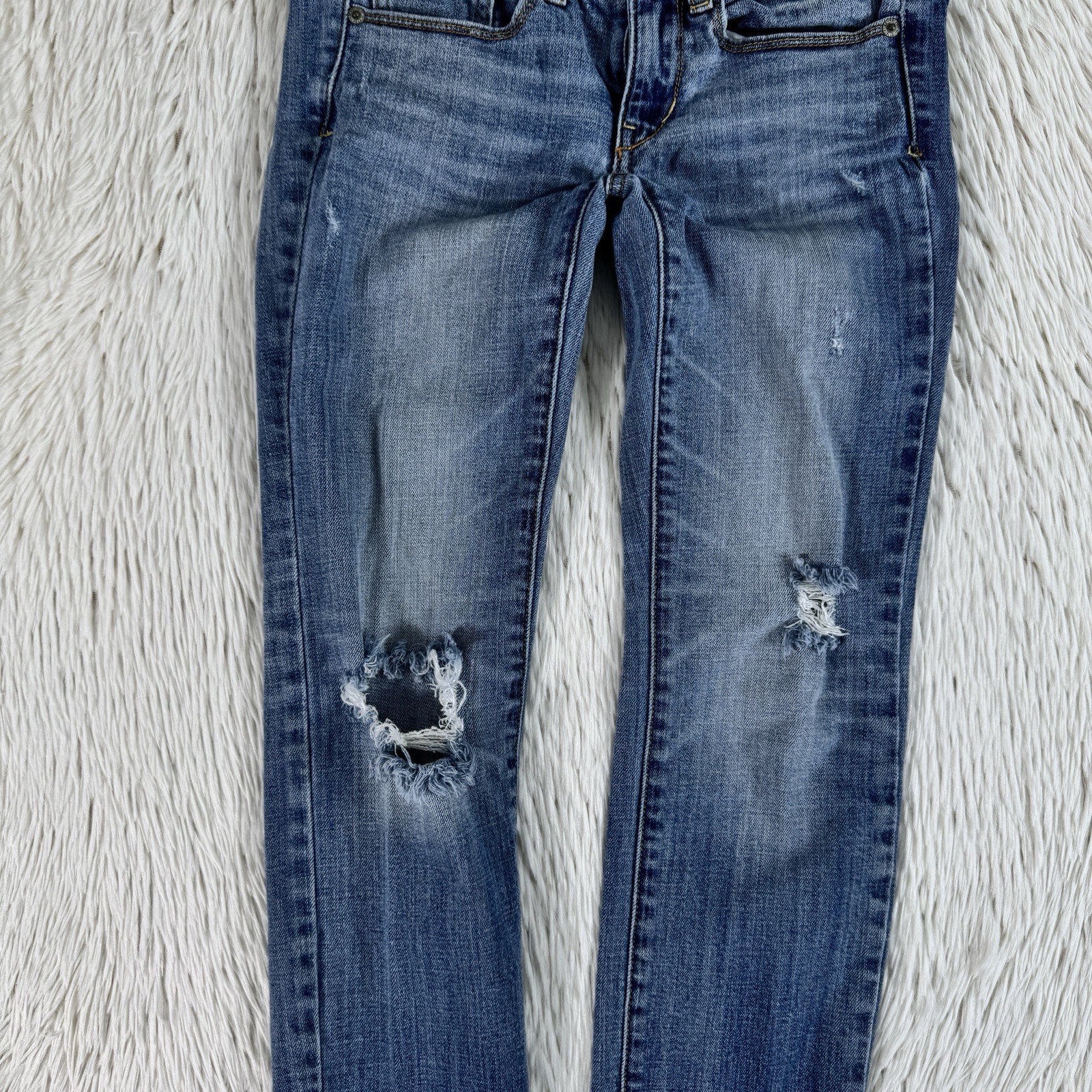 American Eagle Light Wash Distress Low-Rise Stretch Skinny Women’s Size 00 Short