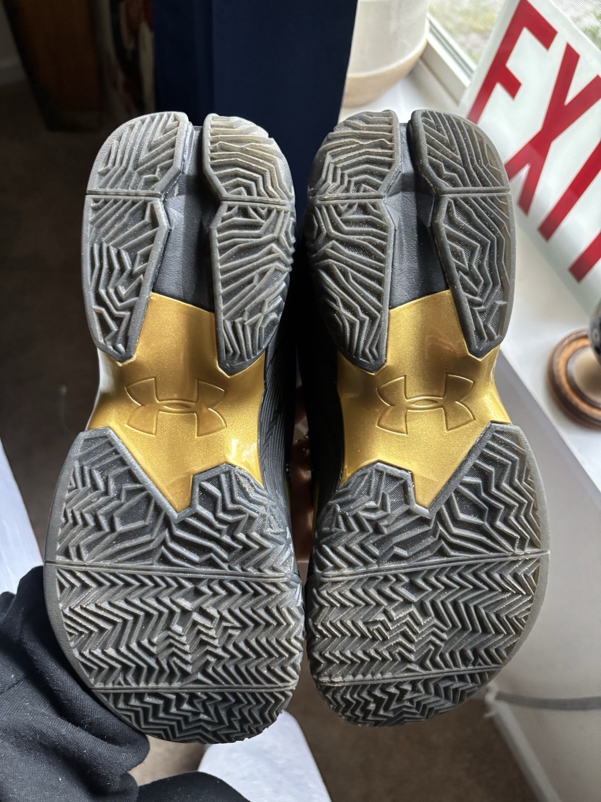 UA Curry B2B MVP Pack — Size 9 (Rare, Worn Twice, Box Included) Worn twice.