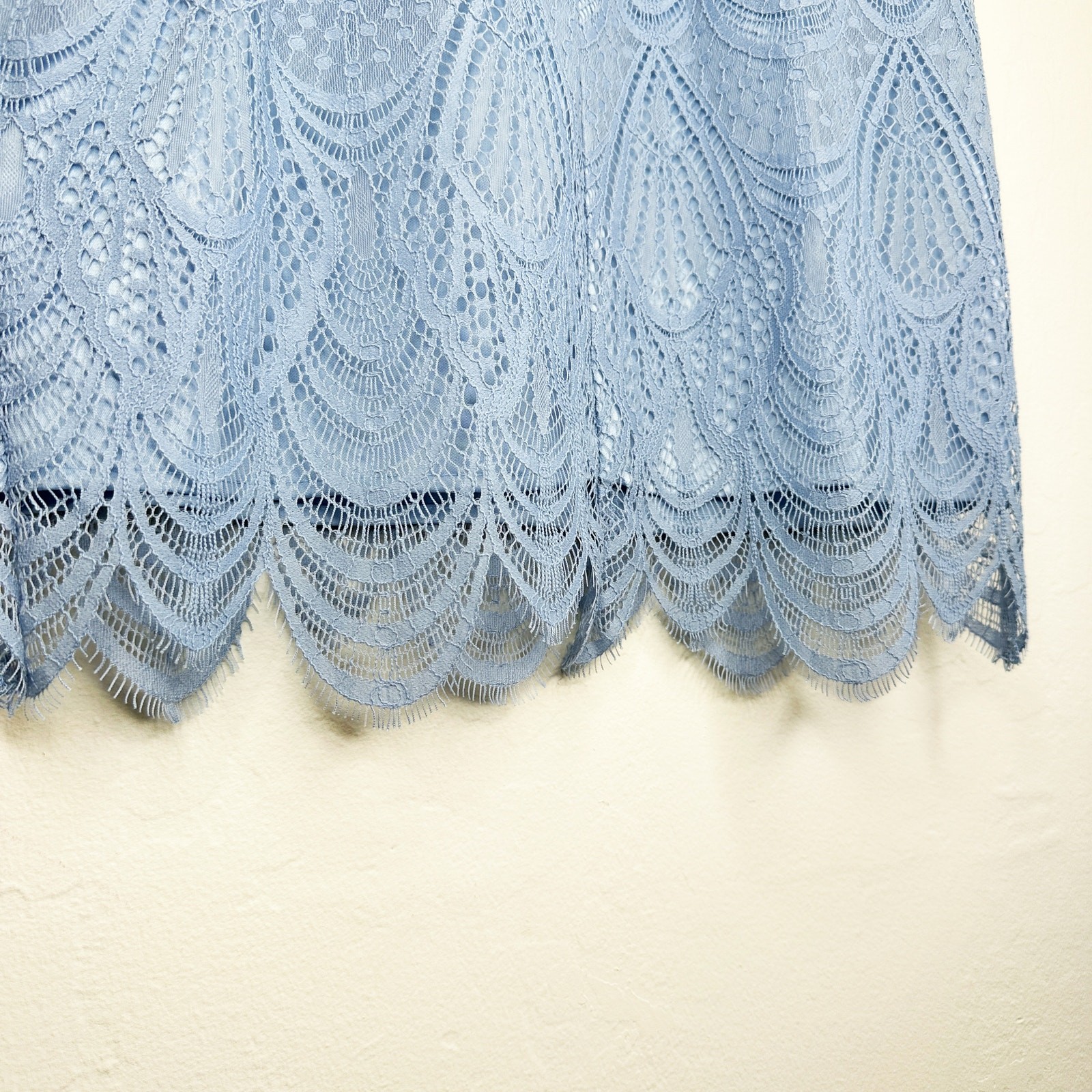 Harlyn Scallop Hem Lace Cocktail Sheath Bodycon Periwinkle Blue Dress Small