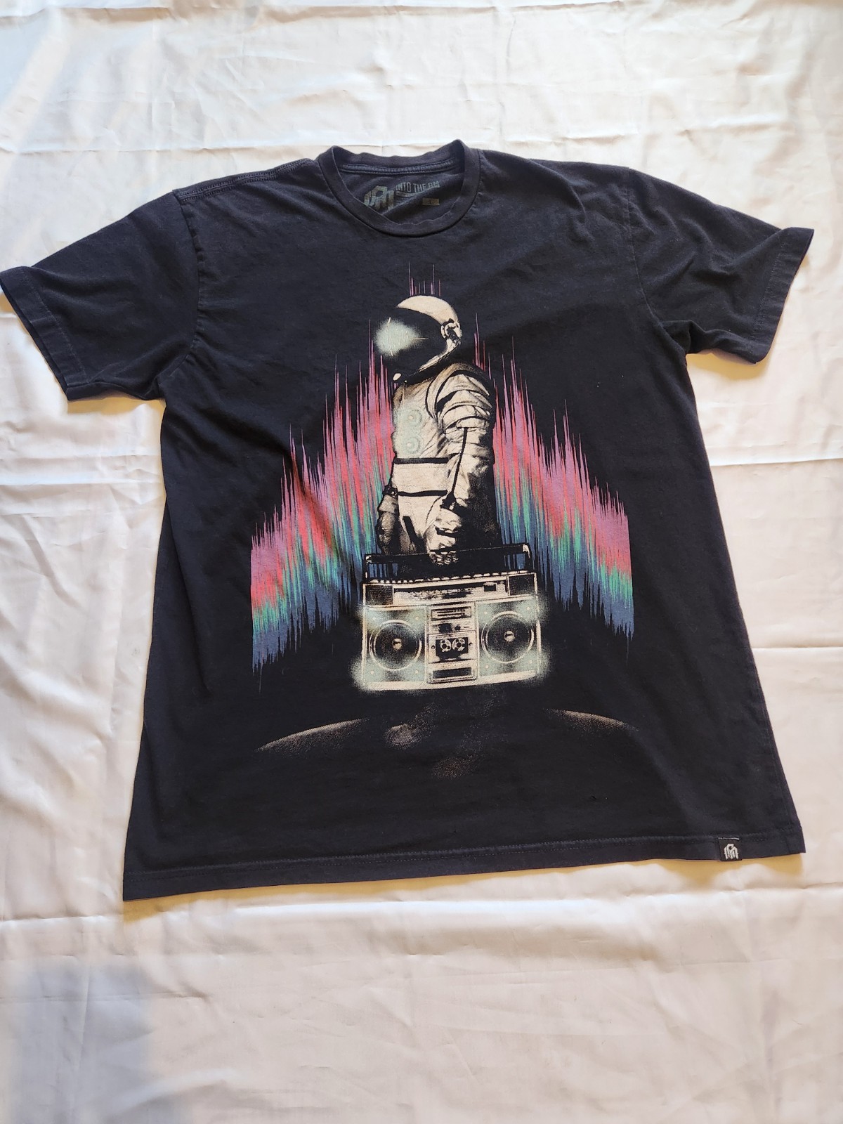 Into the AM Men’s Black Astronaut Boombox Graphic Cotton Crew Neck T-Shirt L