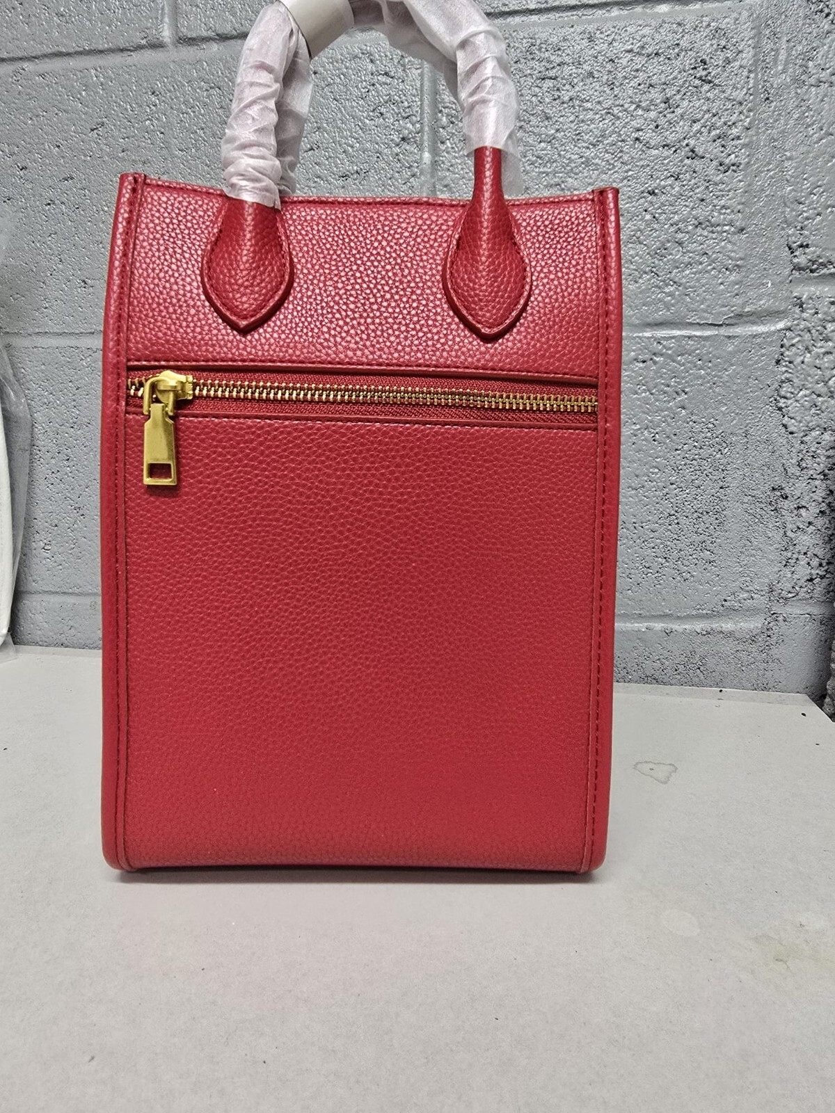 DELTA SIGMA THETA CROSSBODY BAG , DST RED CROSS BODY BAG WITH EMBOSS CREST,