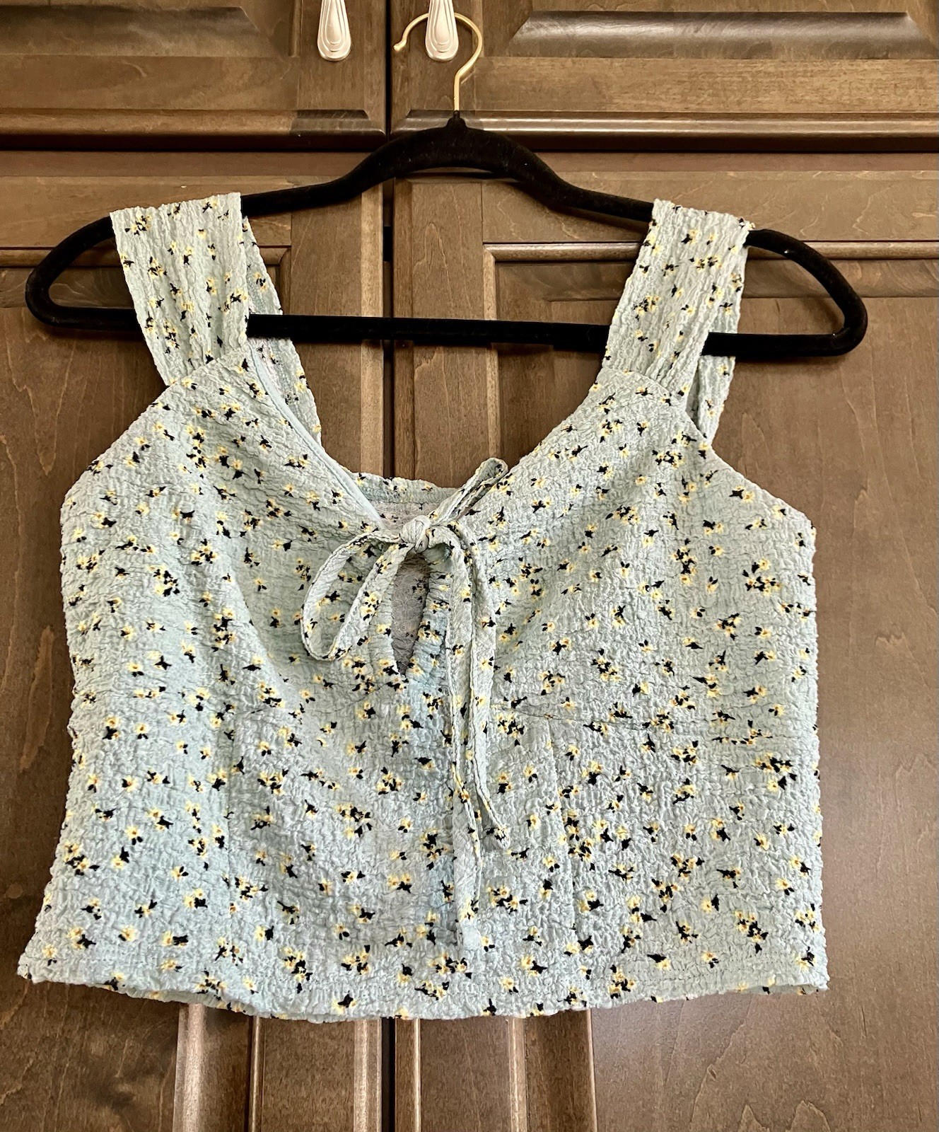 No Boundaries Boho Junior Med. (7-9) Sage Green Floral Cropped Top W/Tie Front