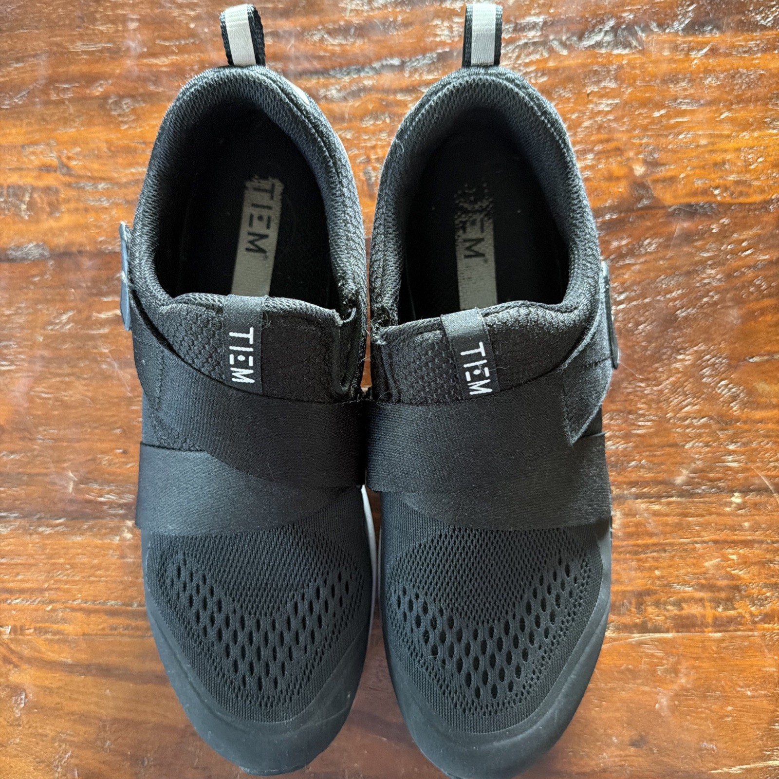 TIEM Black/White Cycling Sneakers Hook & Loop Breathable Low Top Metal Cleat
