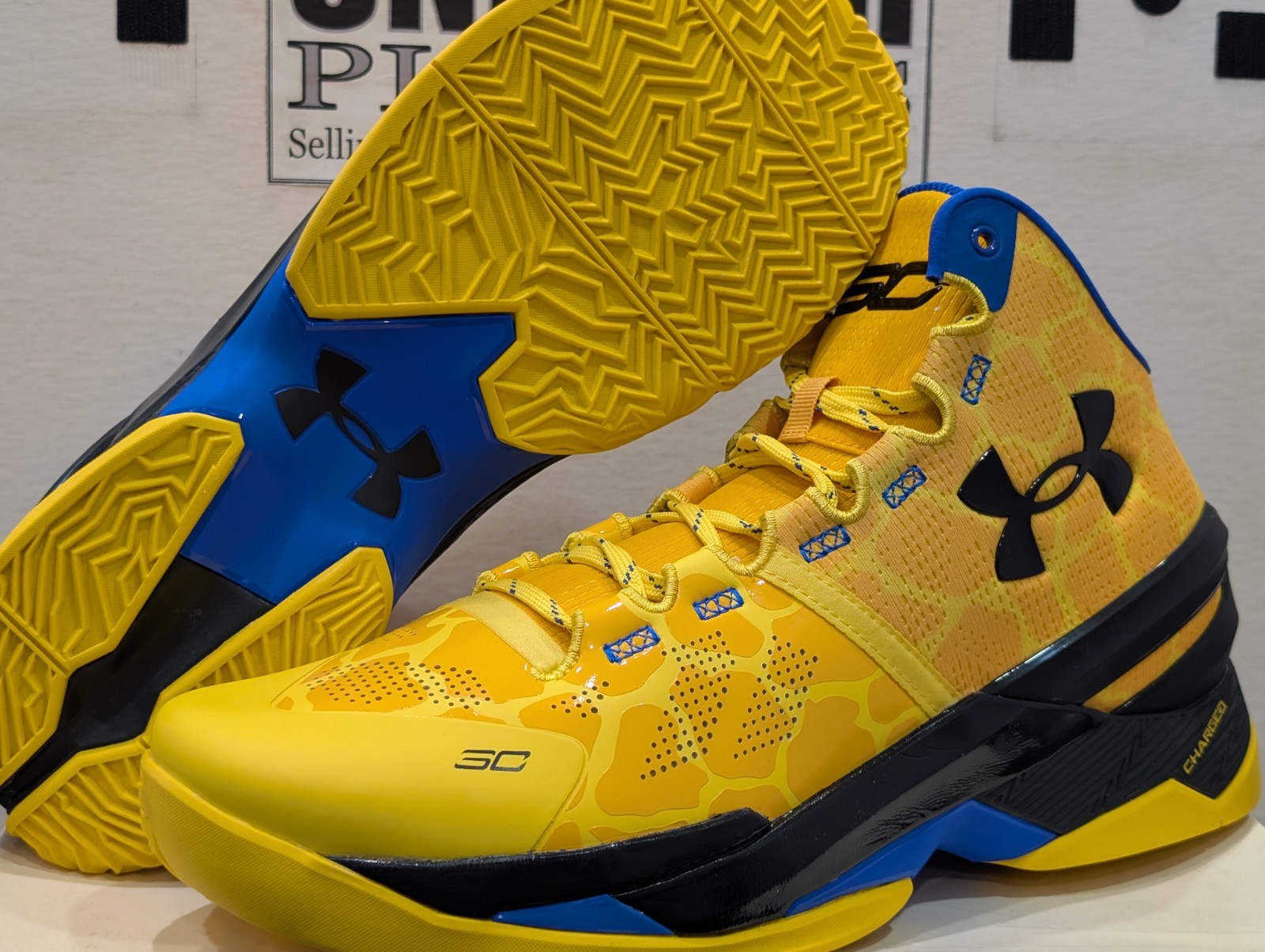 Under Armour Men’s Curry 2 Retro – Double Bang – Size: 11 – 3026281 700 – Gold