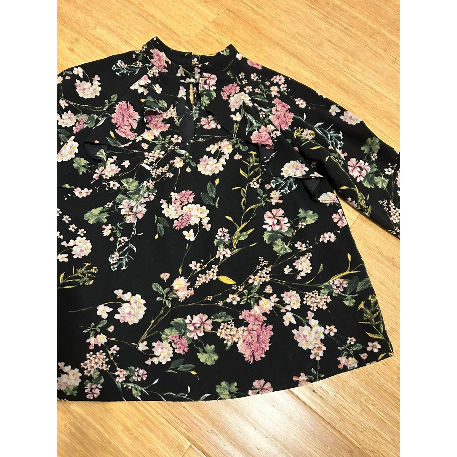 Monteau Black floral print Medium blouse Keyhole Ruffle Longsleeve Fairy Whimsy