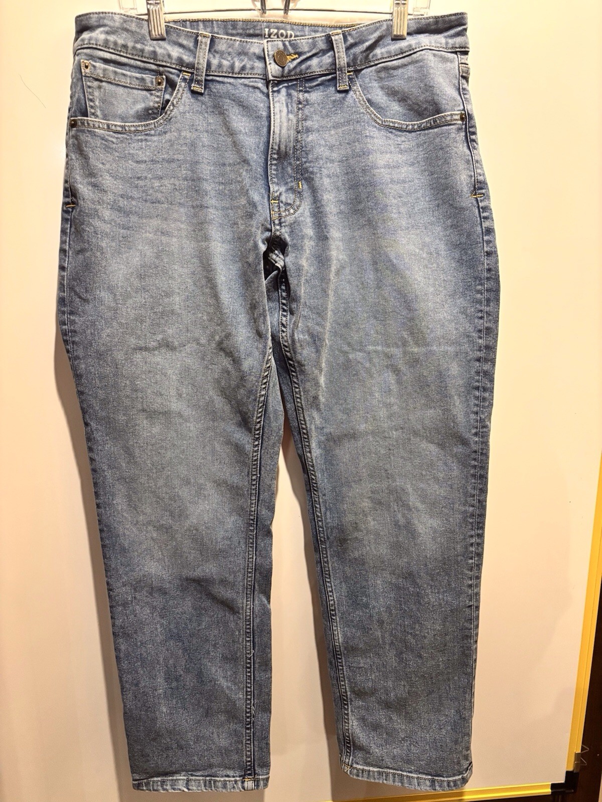 izod Saltwater Mens Jeans 36 X 30 Straight Fit Waist is 36 length 28 Inseam 10