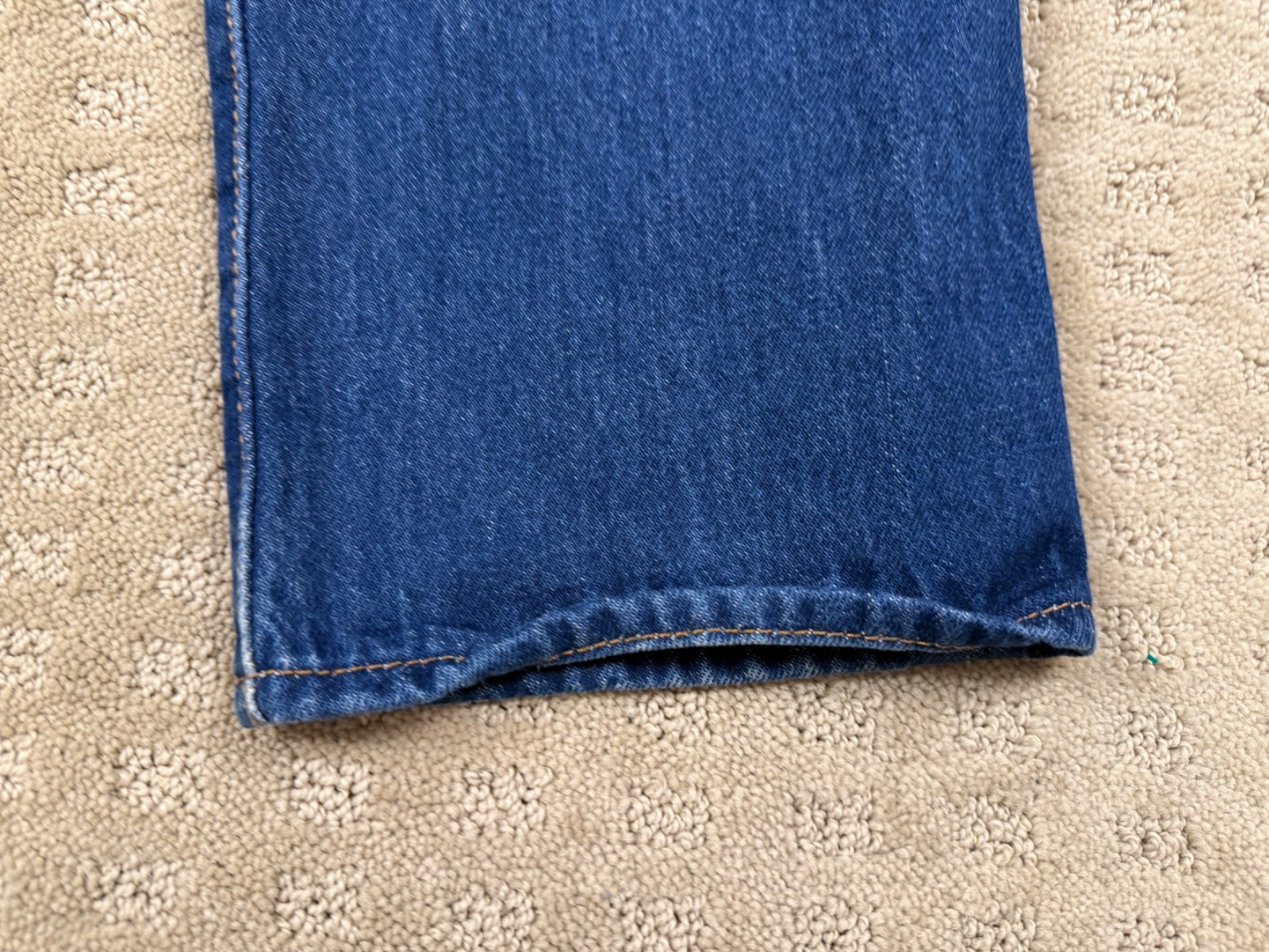 Men’s Levi’s 501 Jeans Button Fly Medium Wash Blue Denim Modern LVC 33×27 #1118