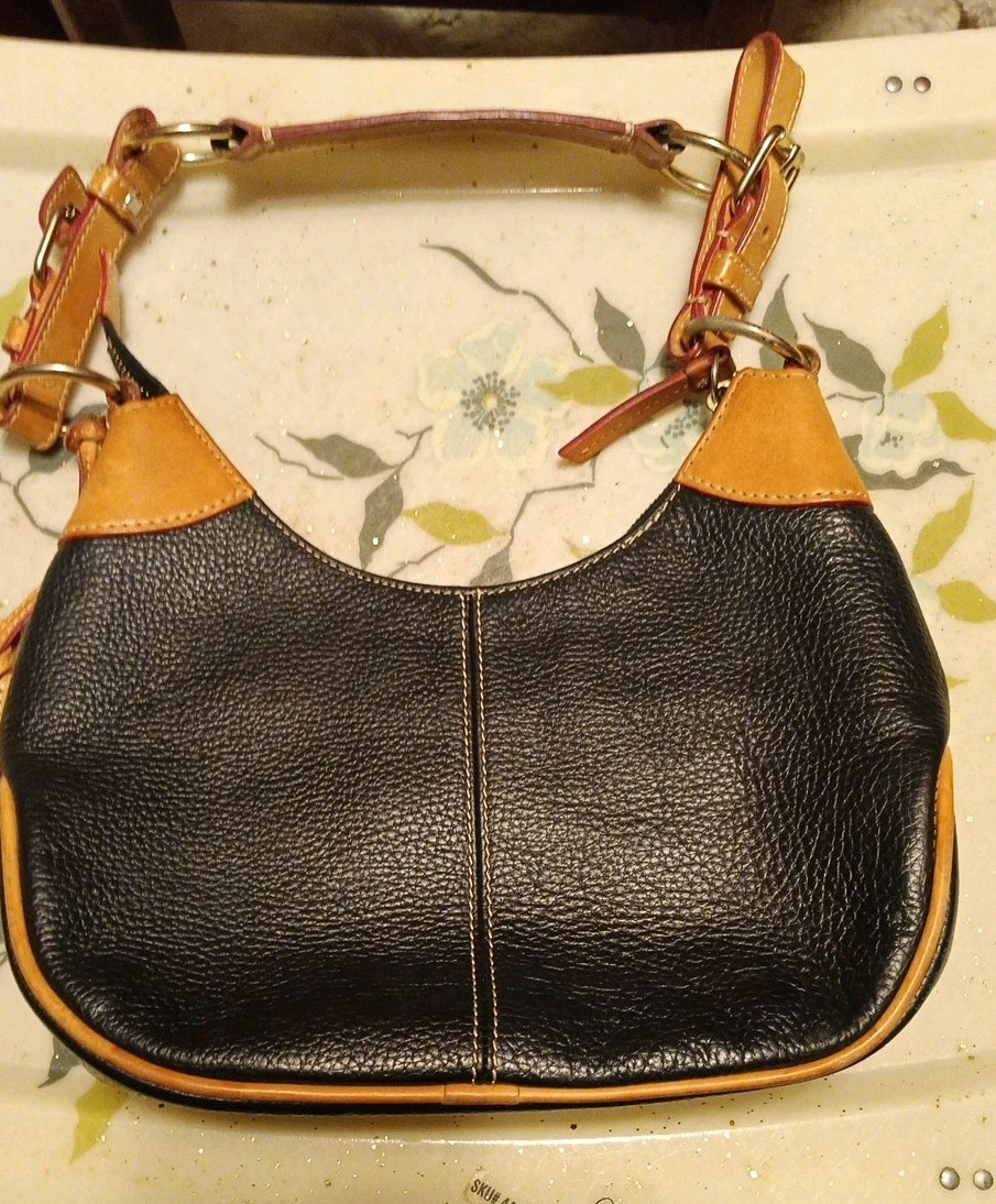 DOONEY & BOURKE VTG ALL WEATHER LEATHER BLACK/TAN MEDIUM SHOULDER PURSE