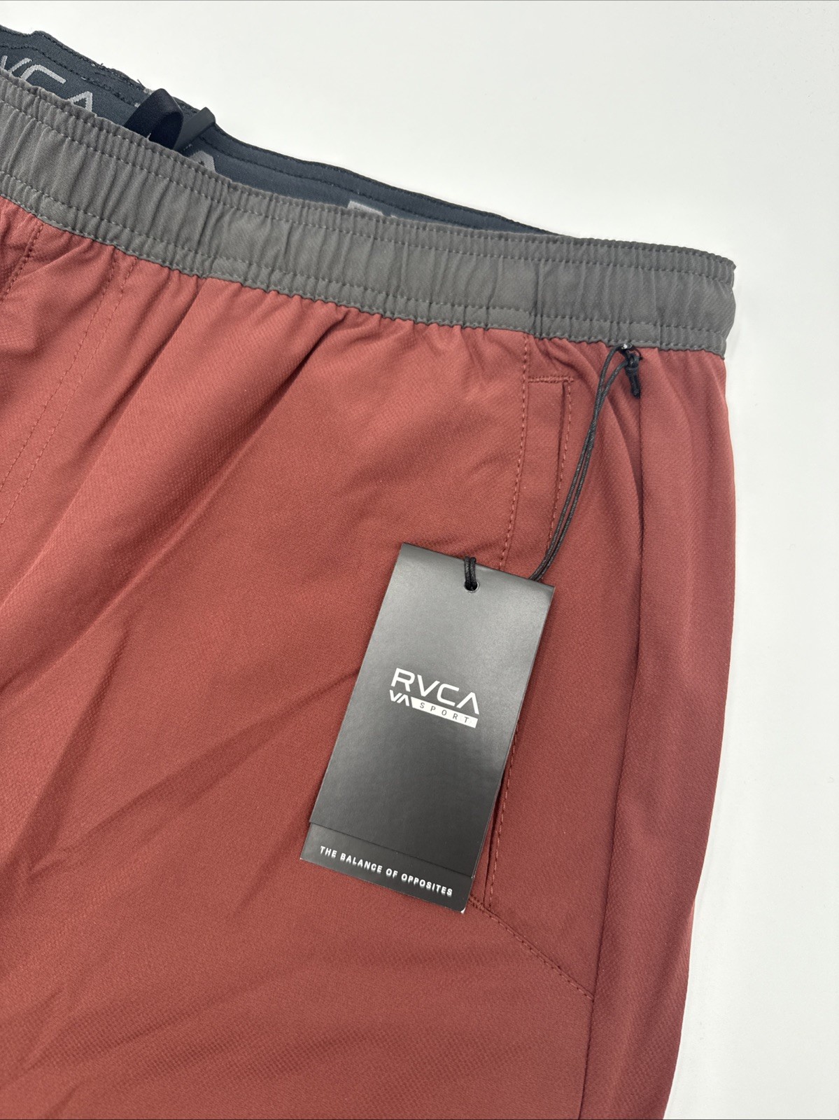 $70 RVCA Men’s Yogger Stretch Contrast 17 Shorts-Red Earth-Medium-New With Tags