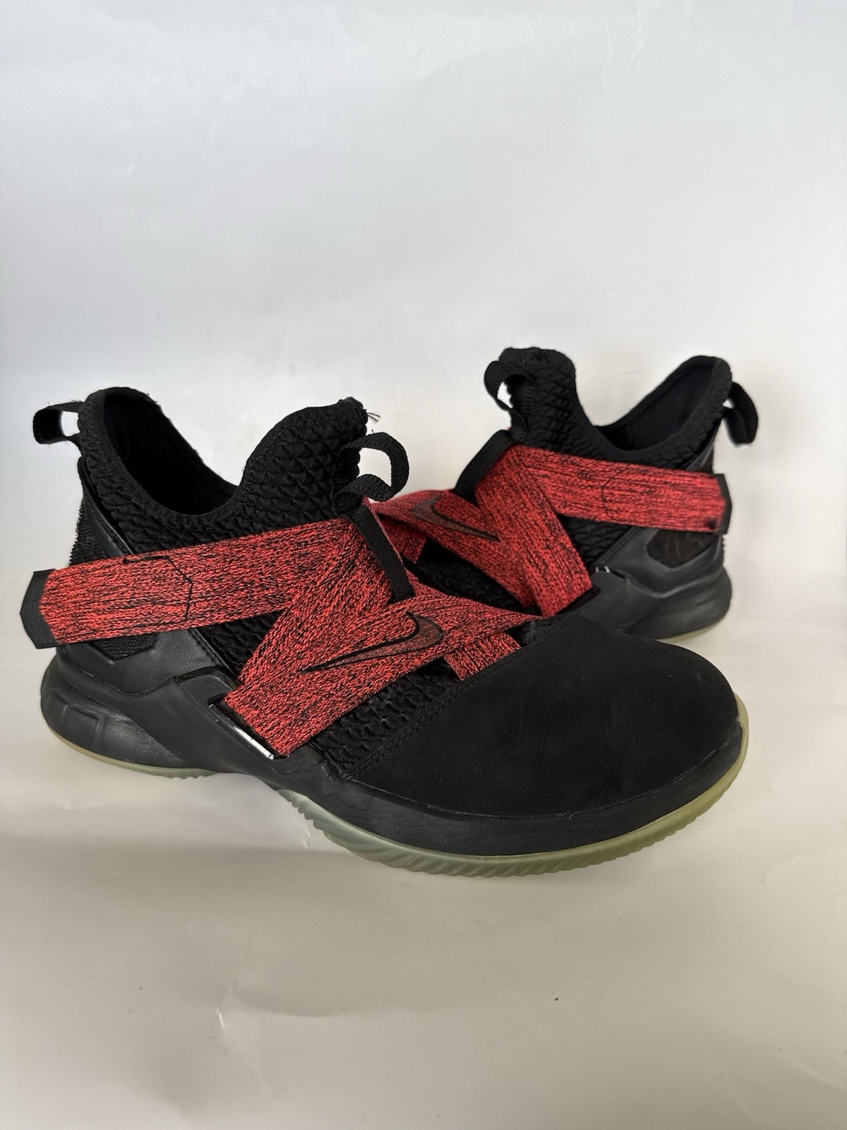 Nike Youth LeBron Soldier 12 ‘Bred’ basketball sneakers in size 7Y (25 cm)