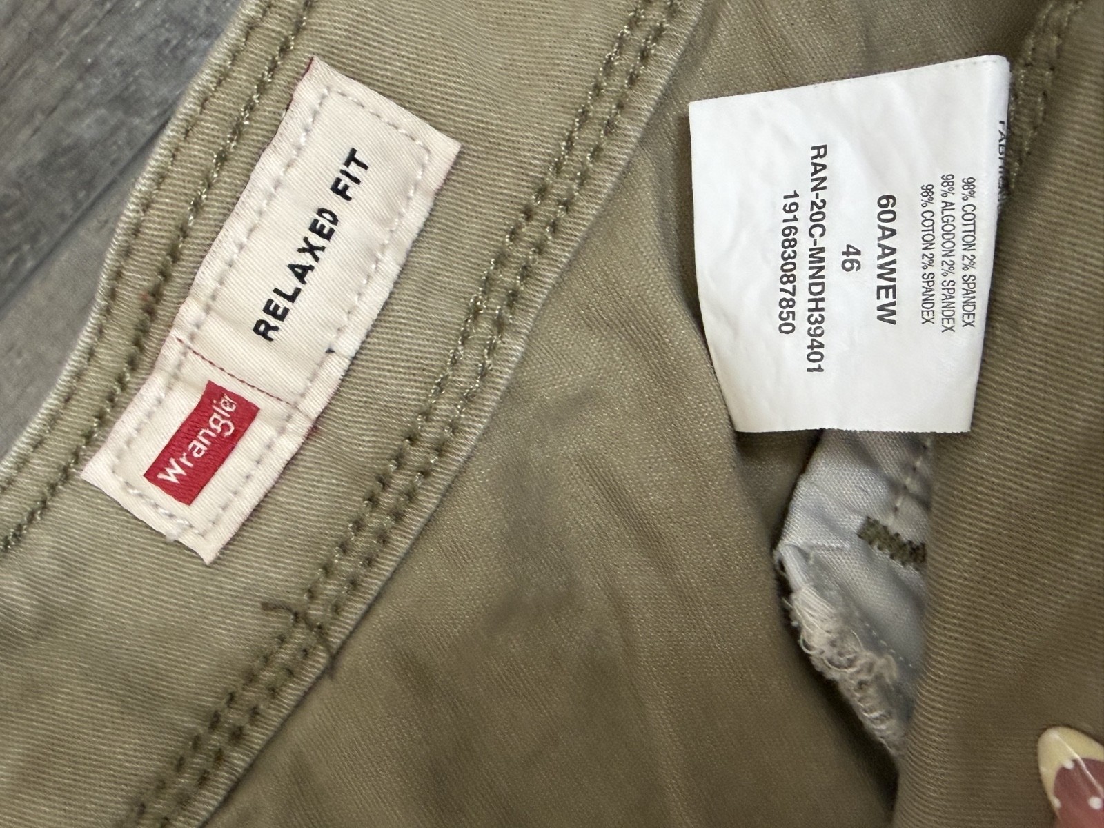 Wrangler Relaxed Fit Cargo Shorts Mens 46 Khaki Tan Stretch Utility Casual