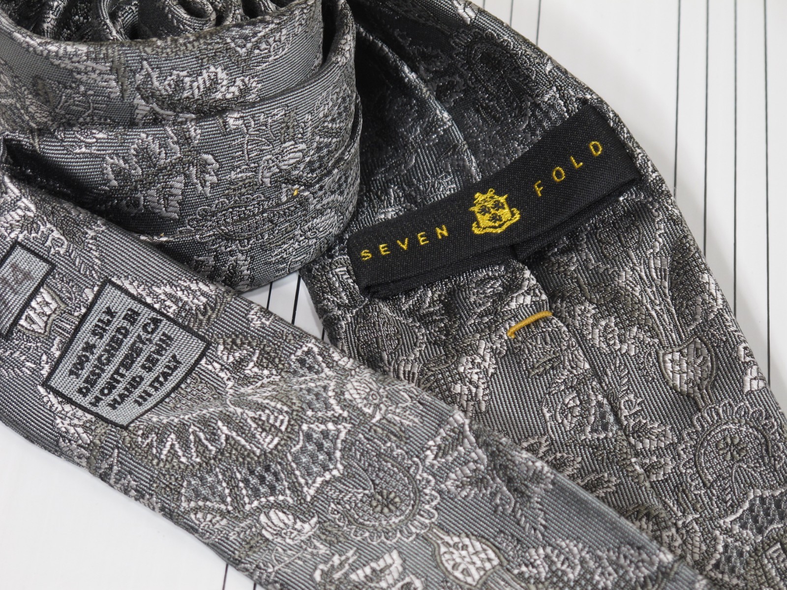 Robert Talbott Paisley Seven Fold Woven Silk Tie Silver Gray 59 x 3 1/8