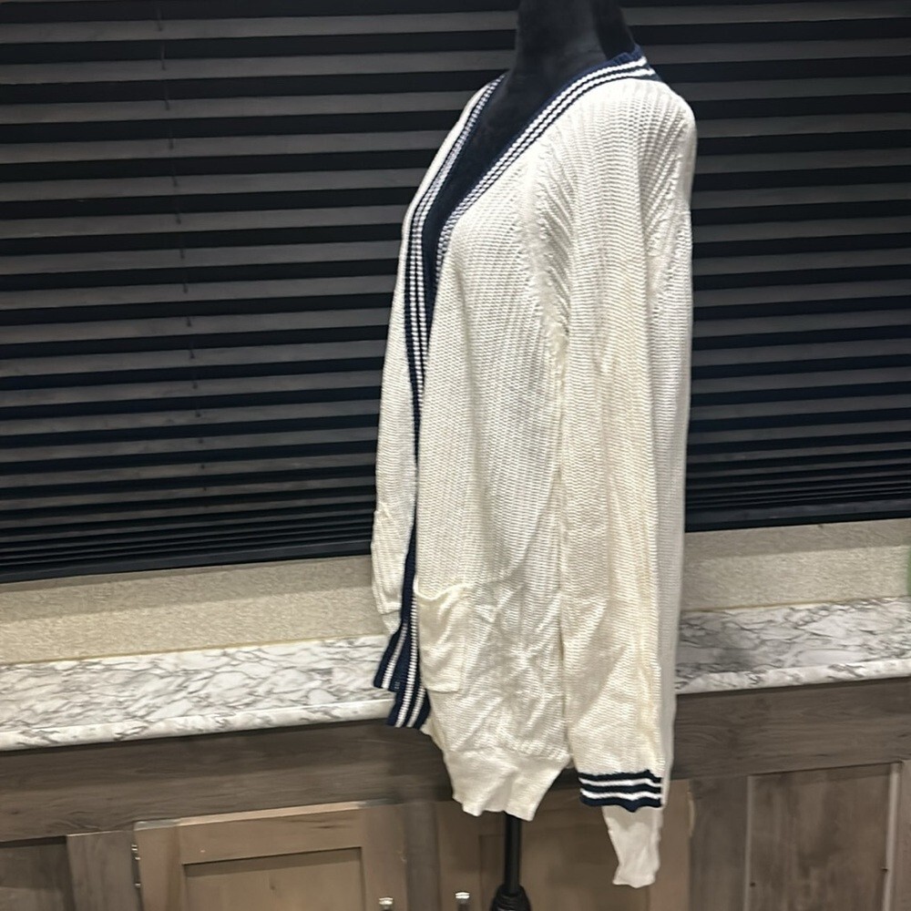 TROUVE Women’s White w Blue Trim Varsity LS Open Front Dorset Cardigan Large