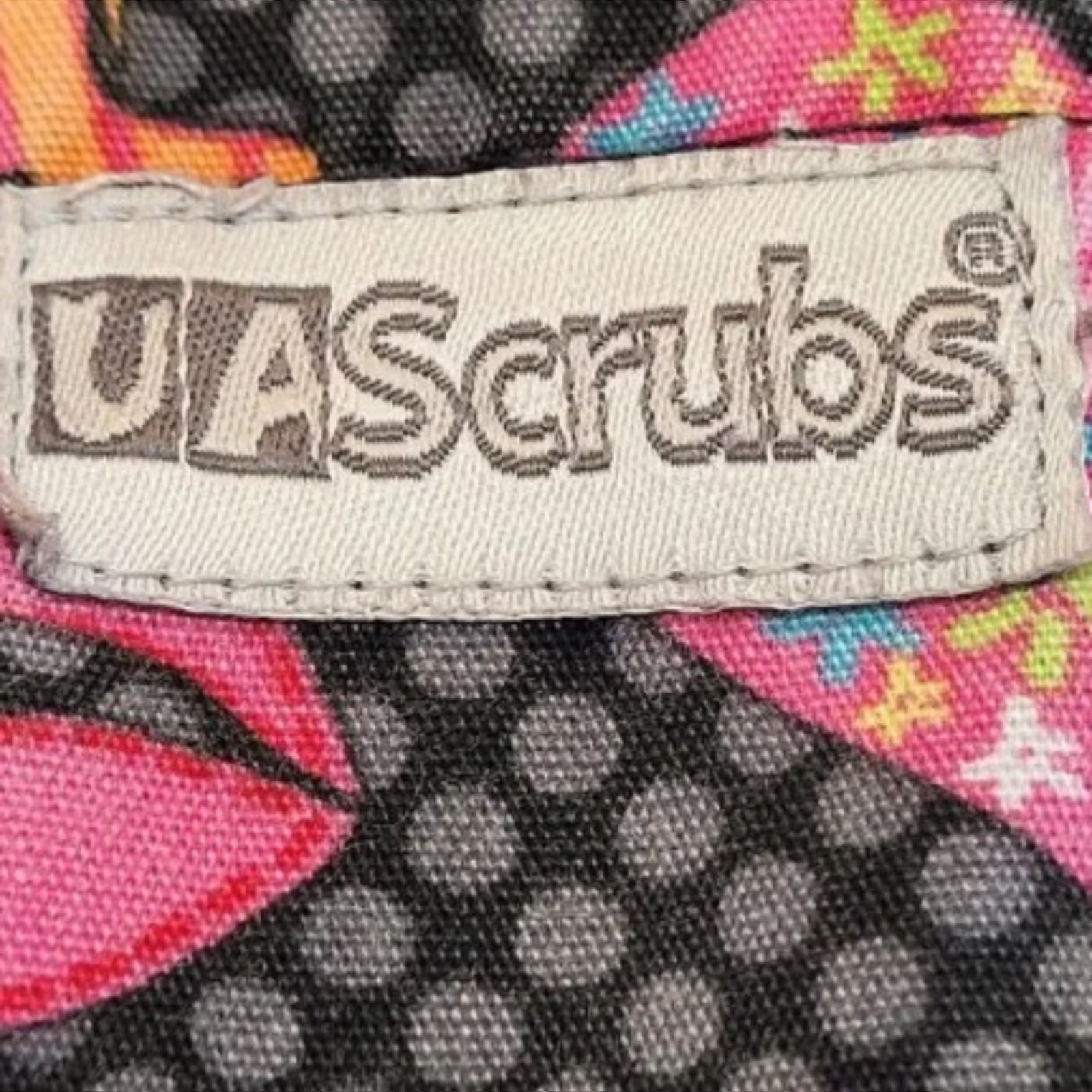 UA Scrubs Medium Whimsical Top V-Neck Side Slits Double and Single Pockets