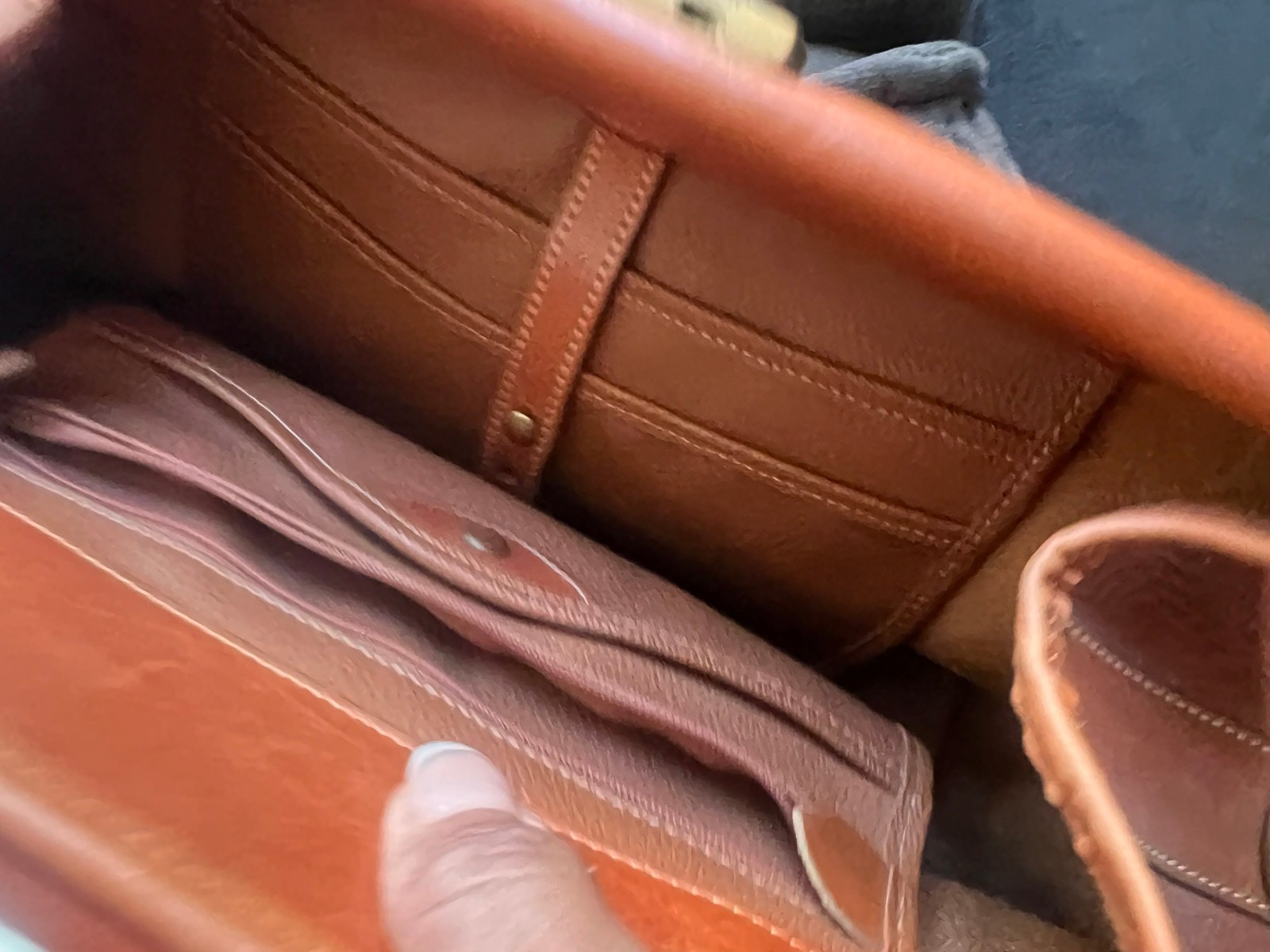 VINTAGE DOONEY & BOURKE PEBBLED LEATHER DOCTOR ALL WEATHER BAG COGNAC