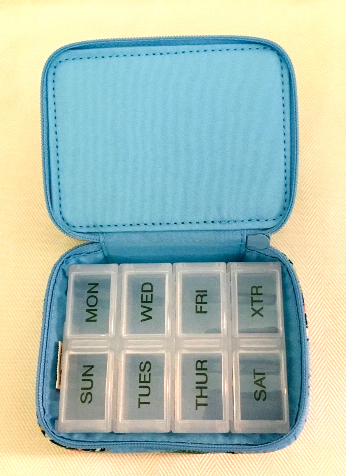 Vera Bradley ~ “Sea Turtles and Coral” ~ Travel Pill Organizer Case ~ NWT