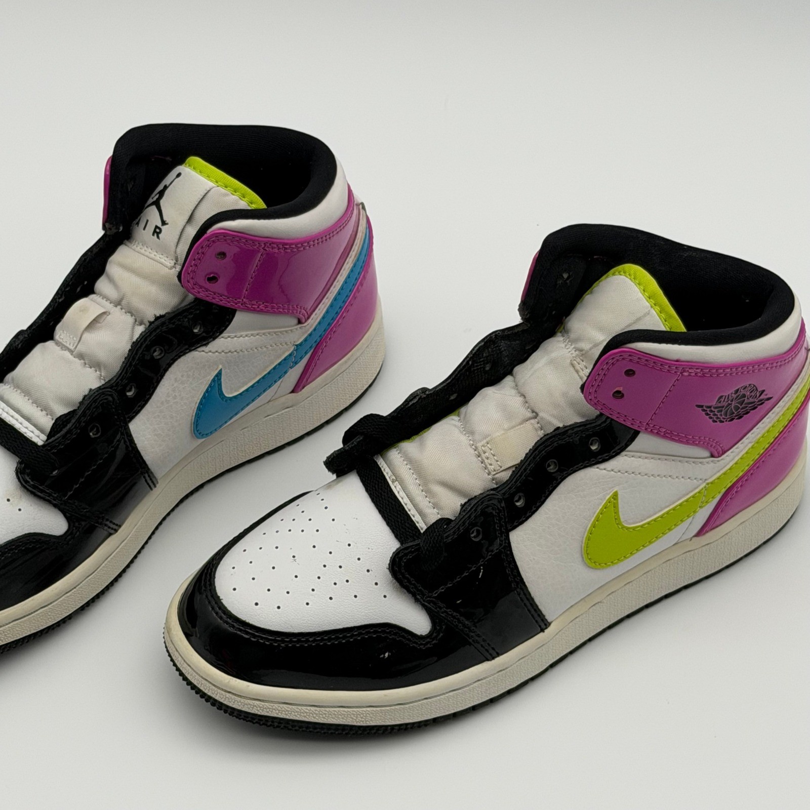 Jordan 1 Mid SE Cyber Active Fuchsia CZ9835-100 Size 5Y 6.5W