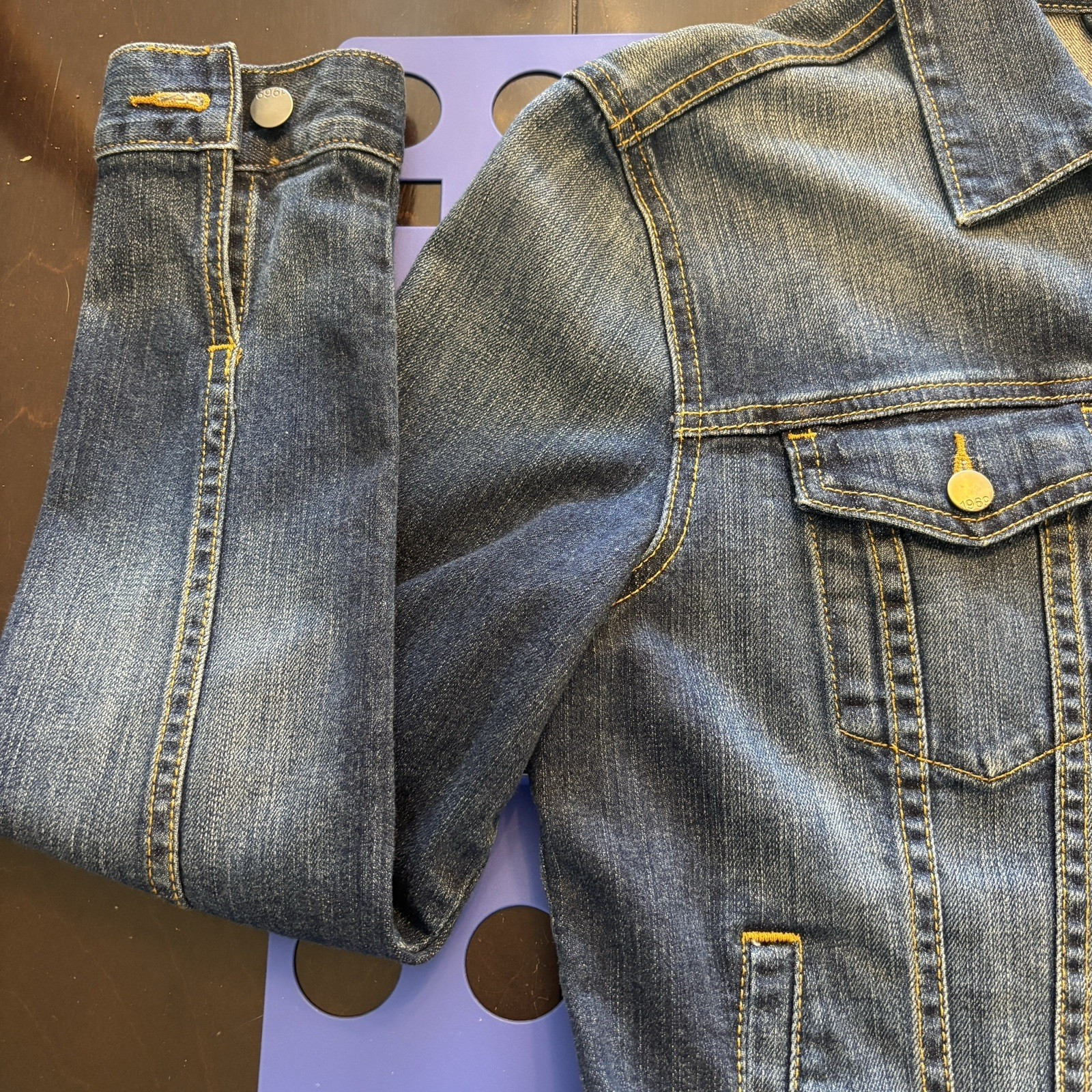 Gap 1969 Icon Denim Jacket Nice Blue Wash Size Medium 99% Cotton 1% Spandex