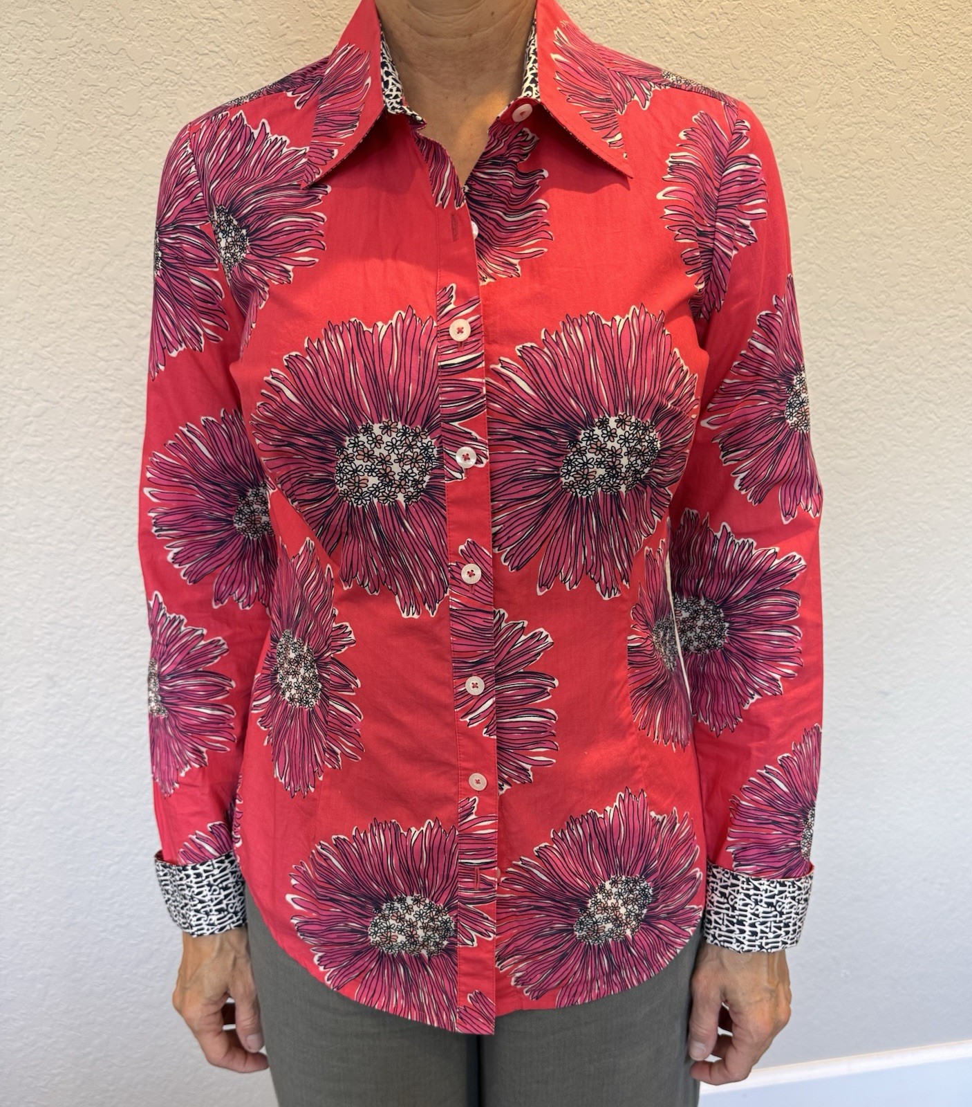 Lilly Pulitzer Size 4 Pink White Cotton Button Up Bold Flower Print Shirt Top