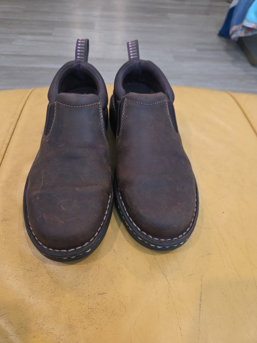 Semi new Ariat Traverse foodwear WOMAN SZ 6 B IN Brown 10020171