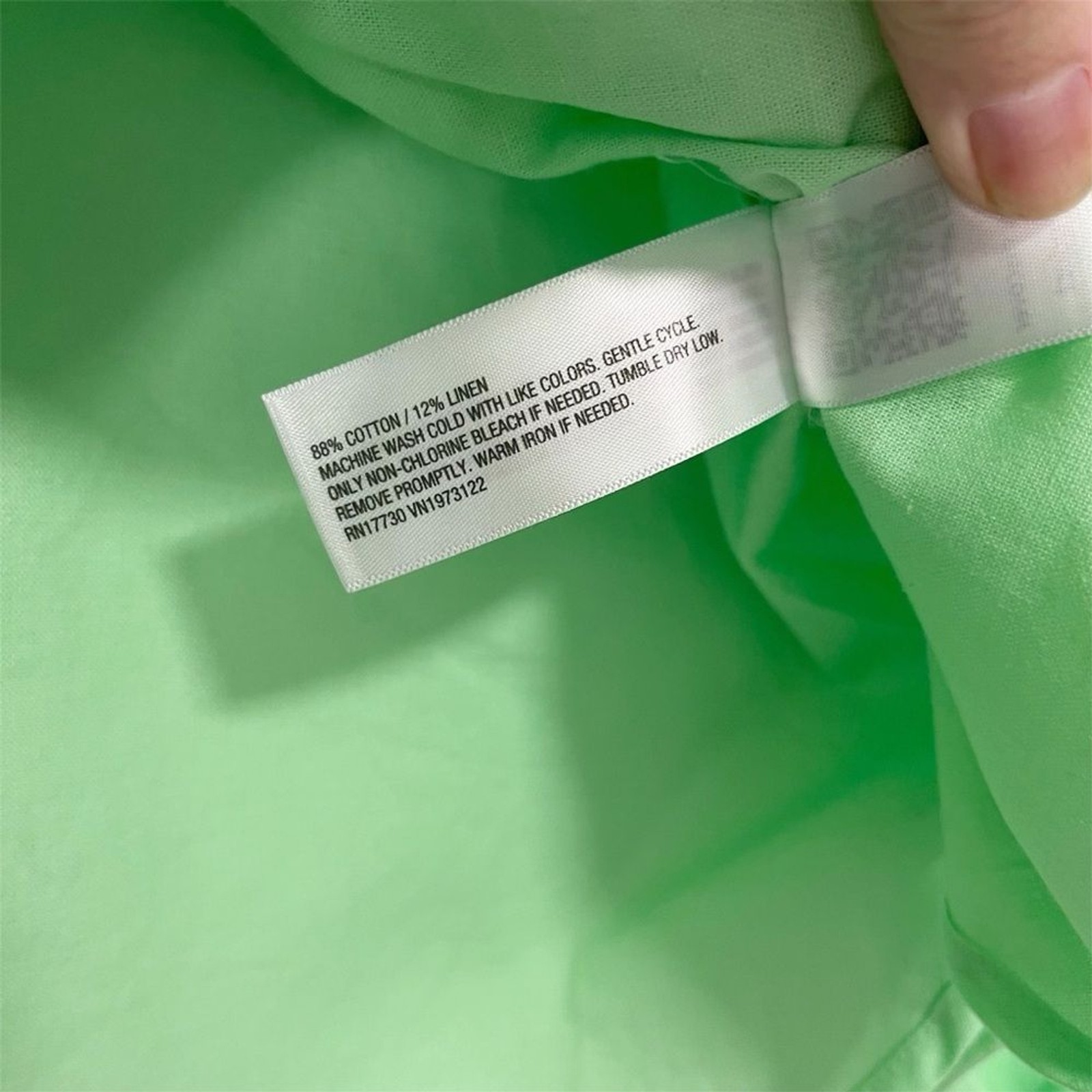 Universal Thread Green Cropped Fit Long Sleeve Collared Button Down Shirt Medium