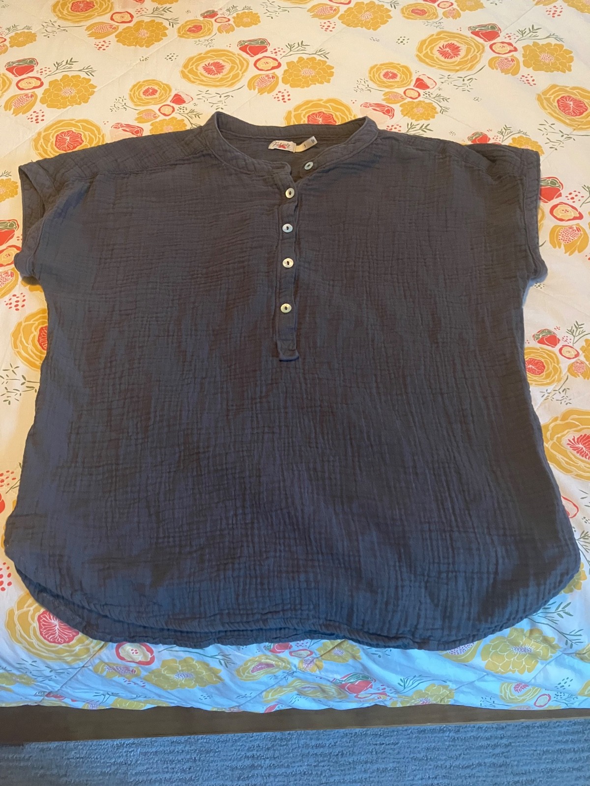 Faherty Shirt Womens Small Gray Organic Cotton Gauze Short Sleeve Henley Top