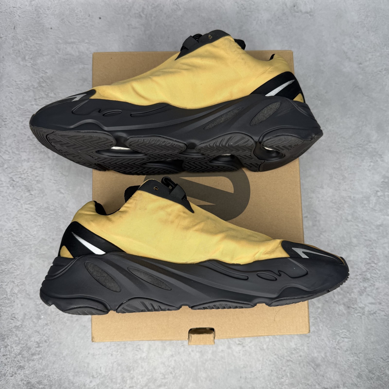 9M/10.5Wadidas Yeezy Boost 700 MNVN Honey Flux *pre-owned* SIZE 9GZ0717Pre-Owned