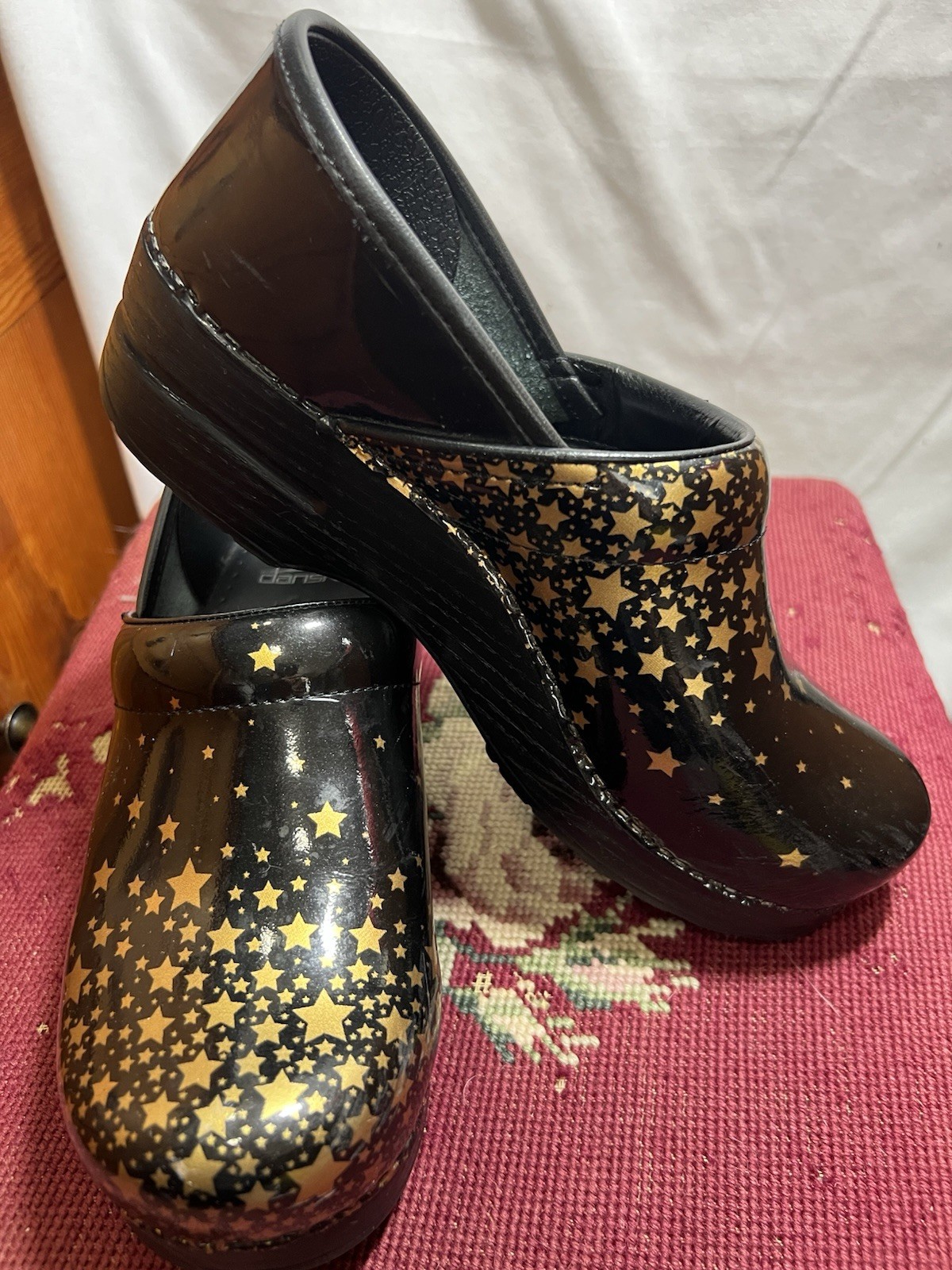 DANSKO Size 39 Falling Gold Stars Black Patent Leather Clogs Womens 8.5 / 9