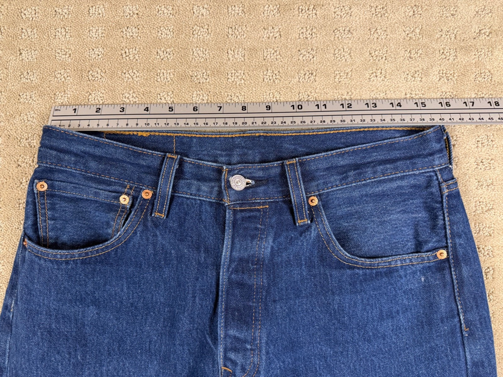Men’s Levi’s 501 Jeans Button Fly Medium Wash Blue Denim Modern LVC 33×27 #1118
