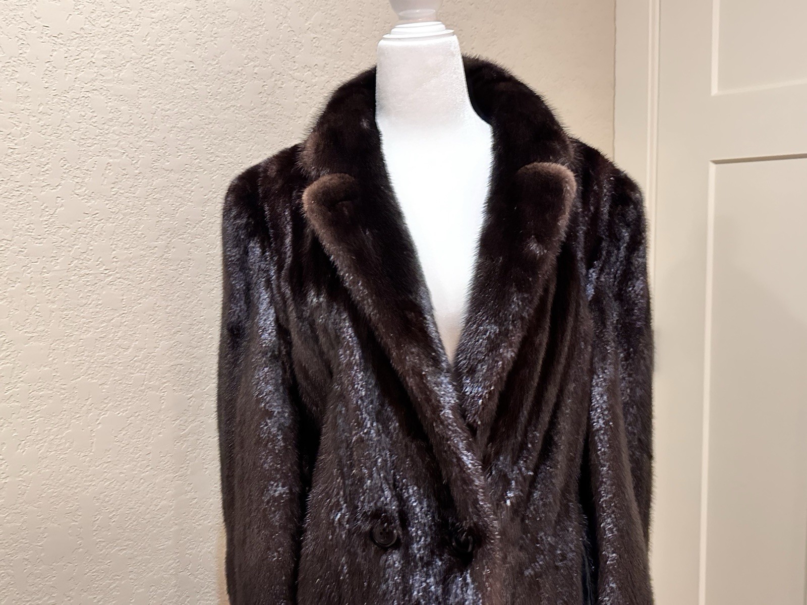 Oscar de la Renta Women’s Brown Mink Fur Long Coat Lined Button Collared Sz L