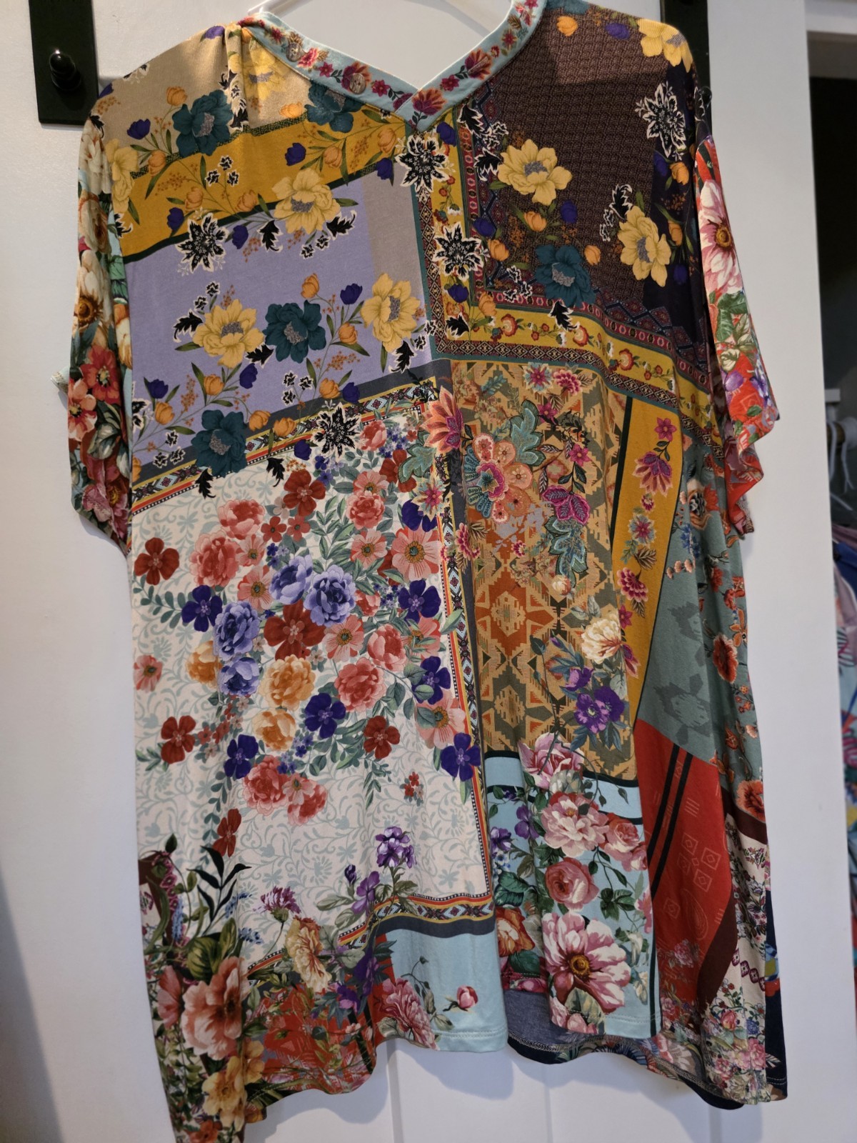 Johnny Was Multicolor Floral Rayon Woven V-Neck Button Front Tunic Blouse 3X