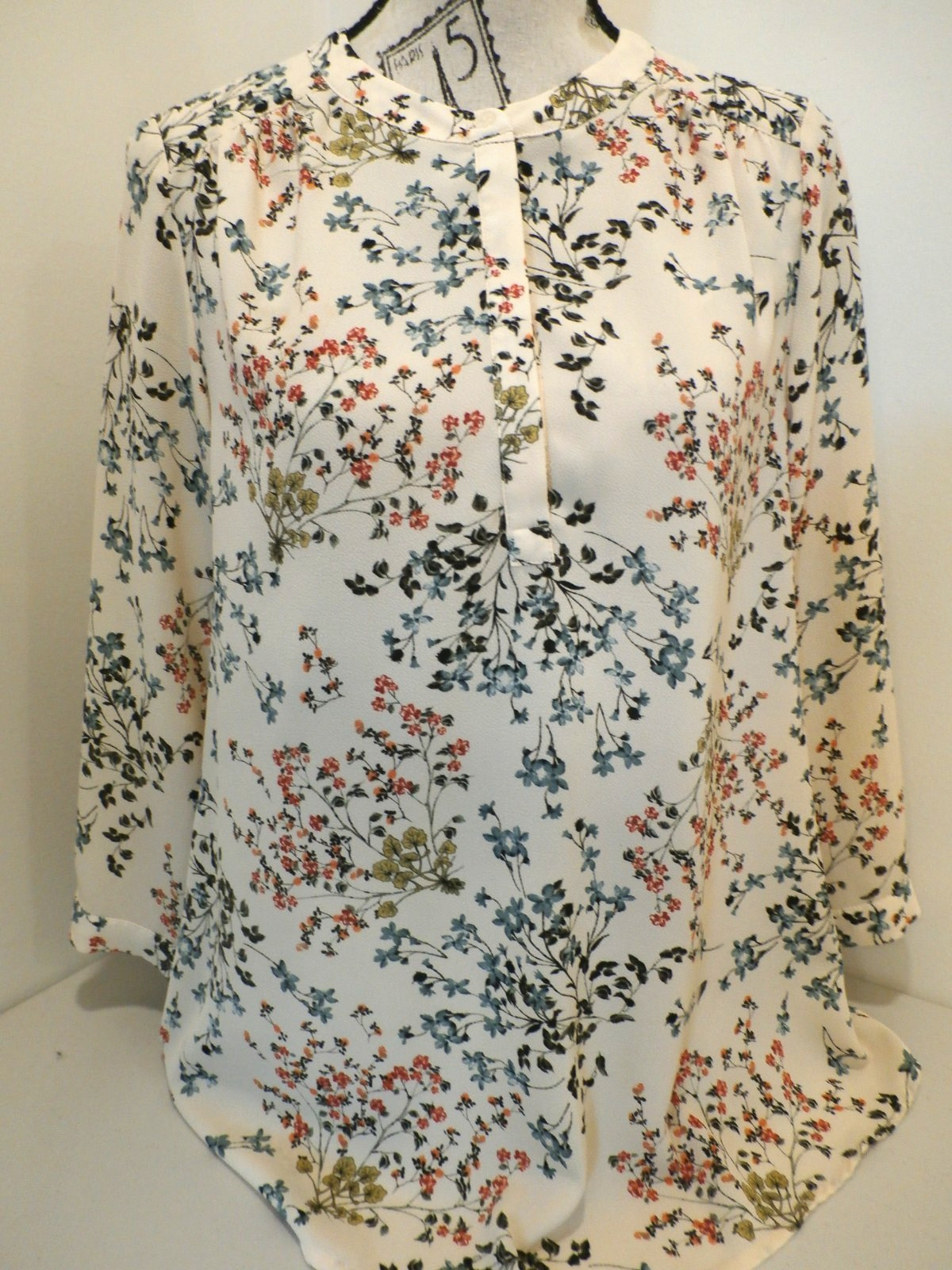 Dalia Beige Floral Tunic Top 3/4 Sleeves 4-Button Front Large