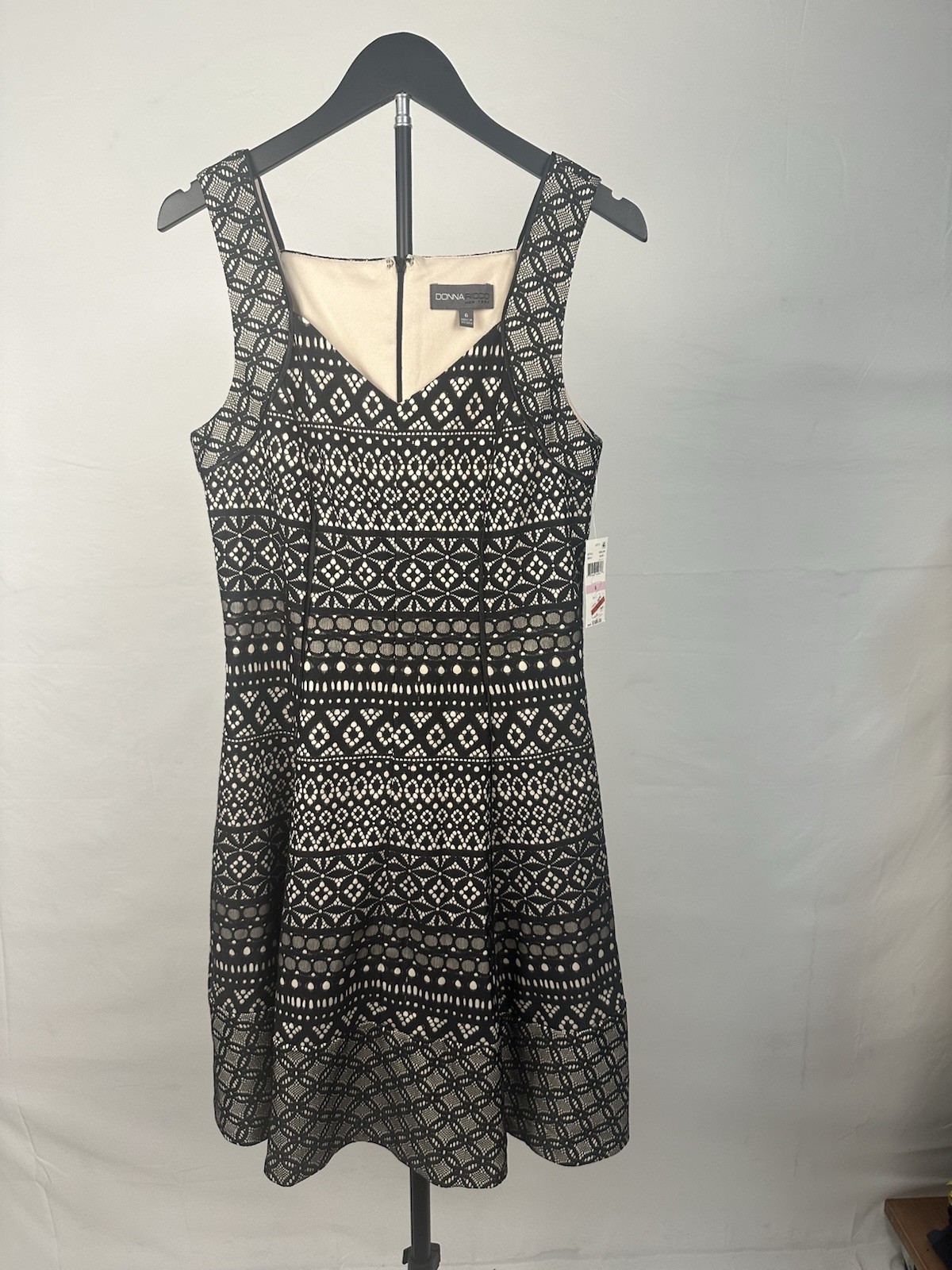 Donna Ricco Black Beige Geometric Lace Fit & Flare Dress V-Neck Size 6 NWT