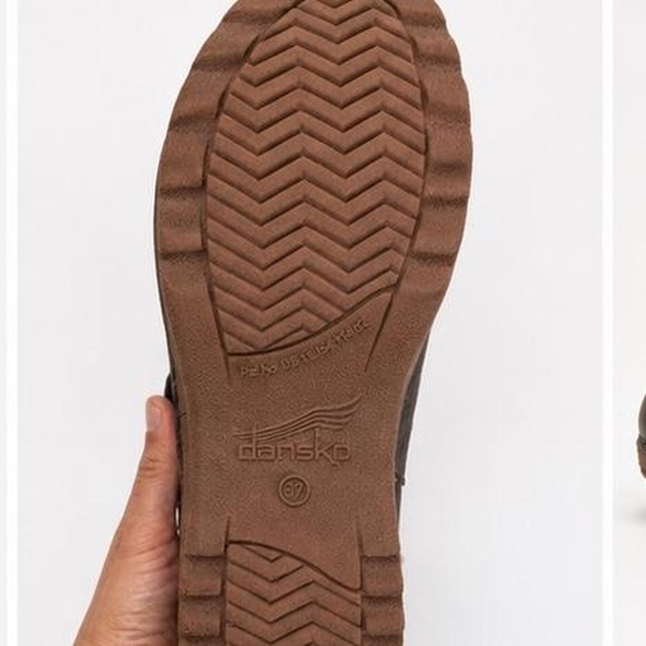 Dansko Women’s Brown Clogs Size US 7 • Excellent condition • Dansko Dansko brown