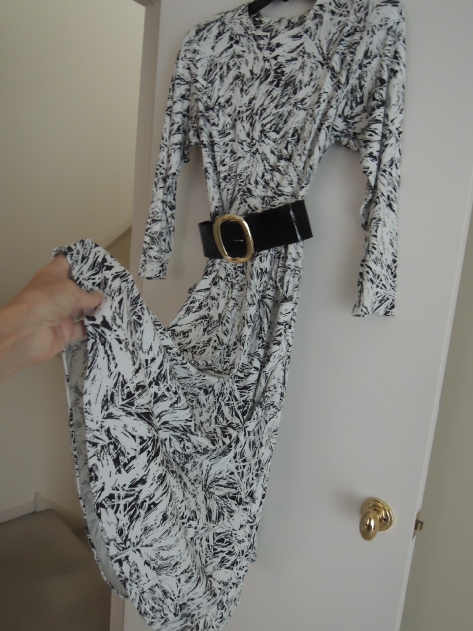 Ladies Dress Size 10 B/W Artsy Pattern Midi L/S Defined Waist by ALL THAT JAZZ