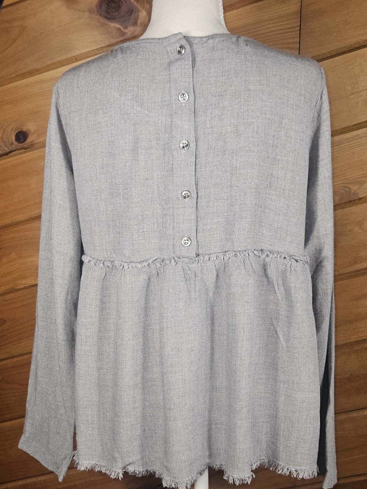 Cloth & Stone Light Gray Frayed Washed Style Long Sleeve Top Size Small